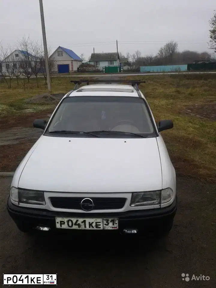 Фото автомобиля OPEL ASTRA, 1992 — госномер Т141ВТ31. Цвет: БЕЛЫЙ