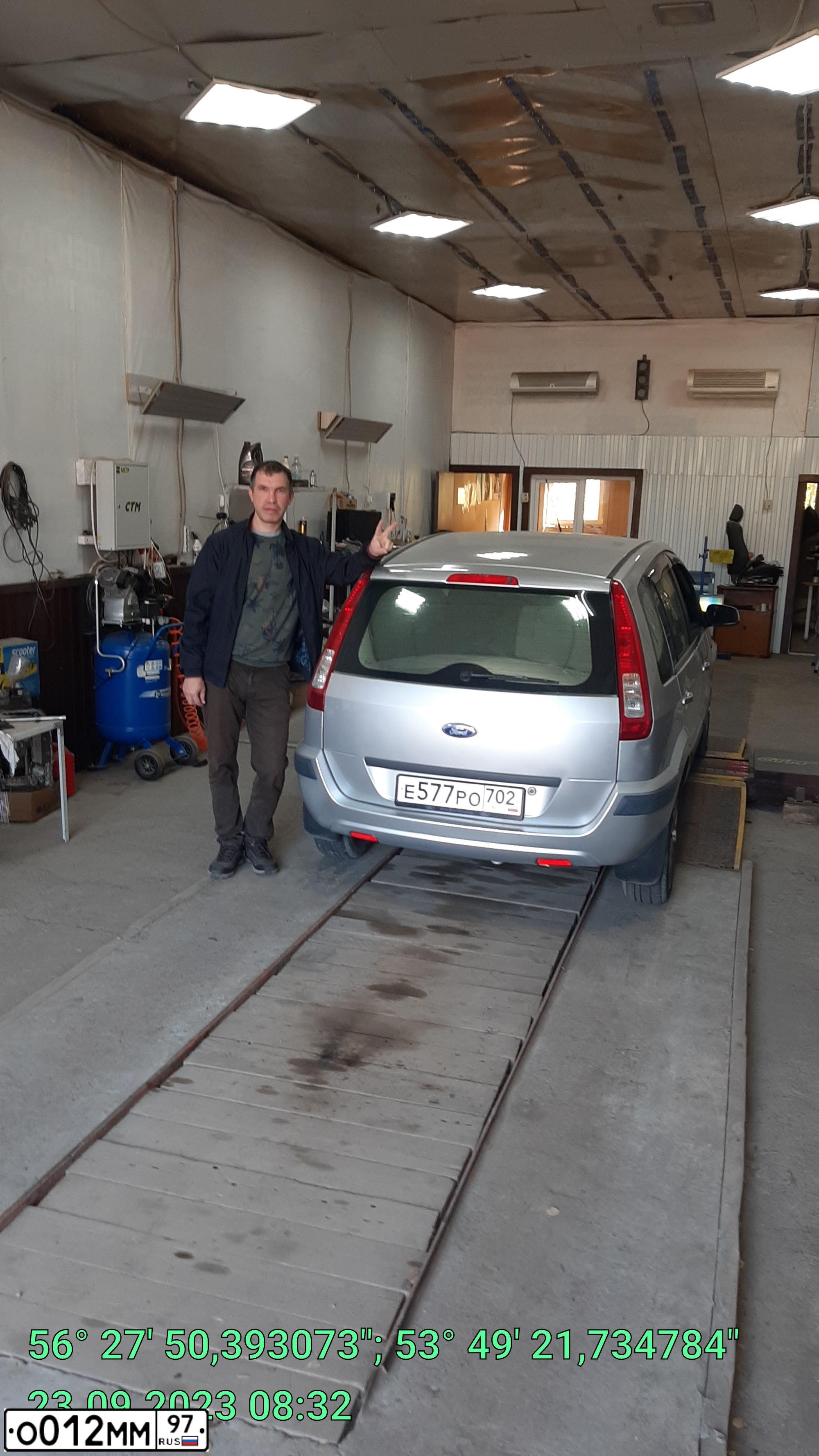 Фото автомобиля FORD FUSION, 2008 — госномер К125ТТ18. Цвет: Серебристый