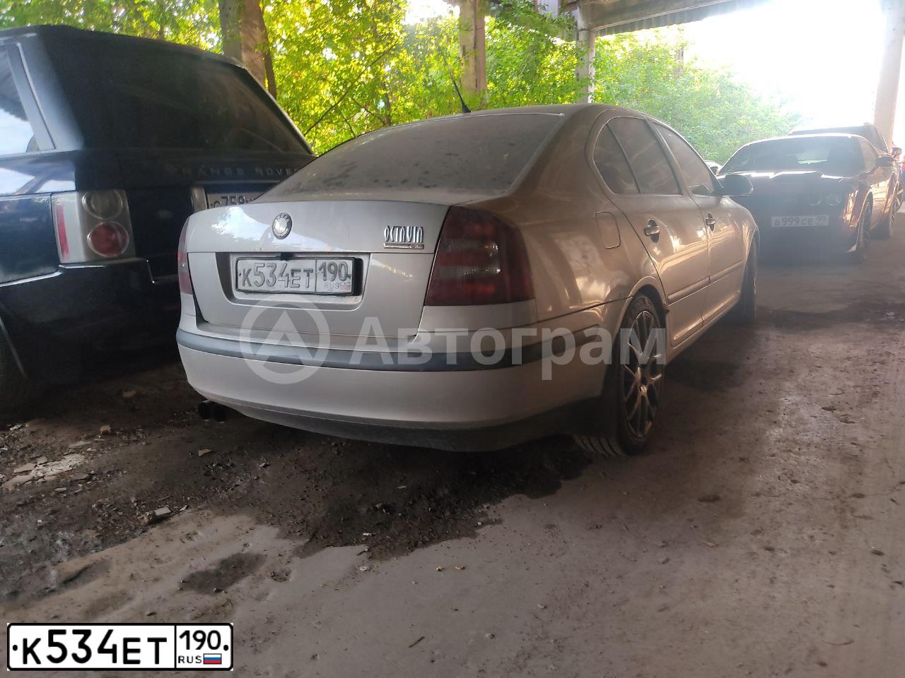 Фото автомобиля SKODA OCTAVIA, 2007 — госномер К534ЕТ190. Цвет: СЕРЫЙ