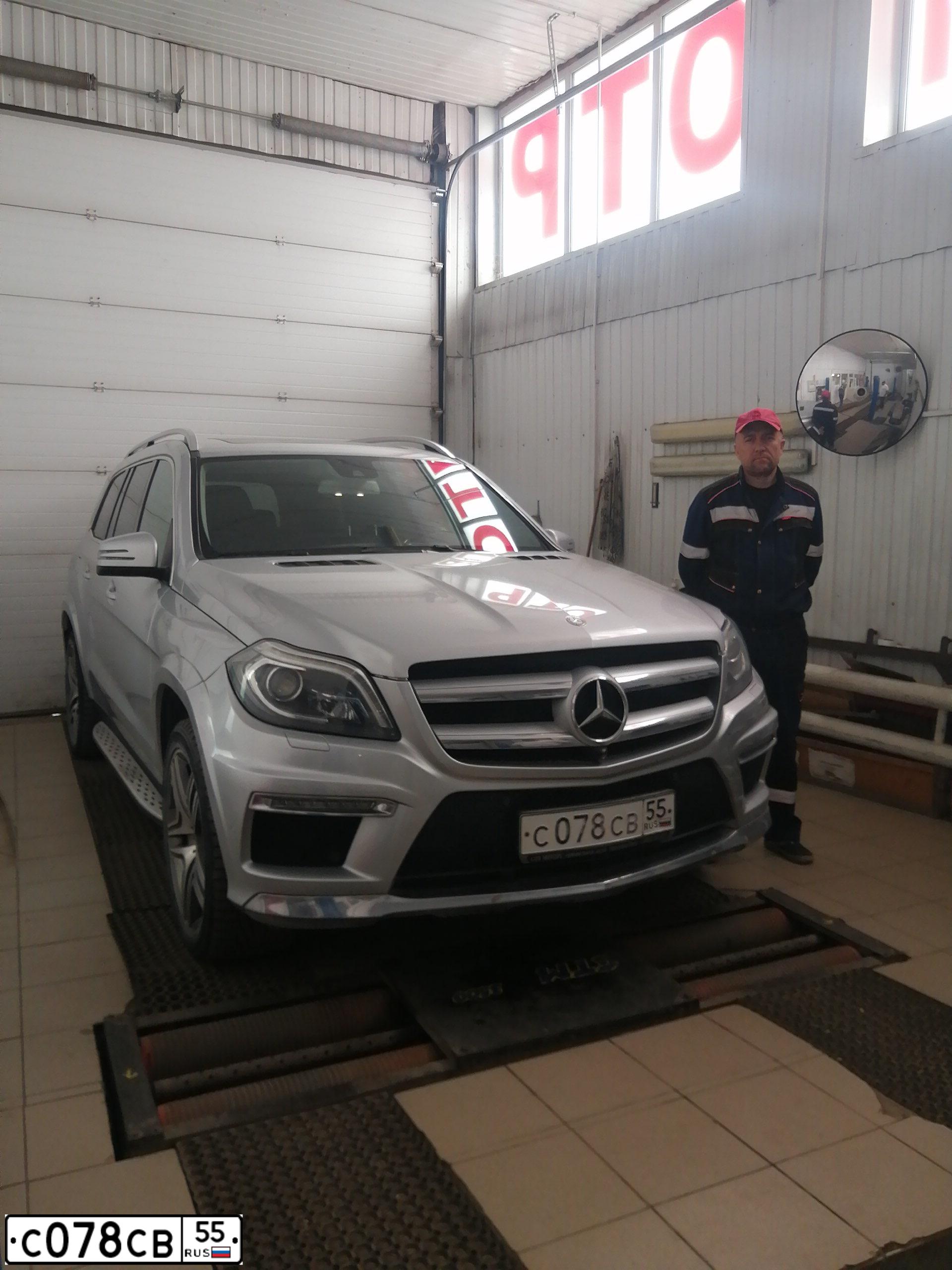 Фото автомобиля MERCEDES GL-KLASSE, 2013 — госномер А837РР155. Цвет: СЕРЕБРИСТЫЙ