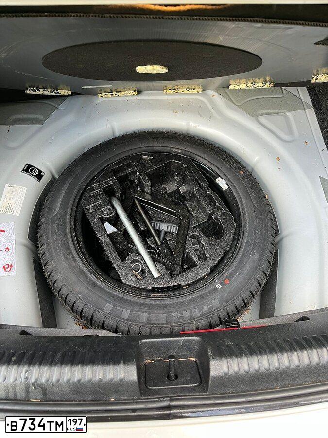 Фото автомобиля VOLKSWAGEN JETTA, 2012 — госномер Н048МВ790. Цвет: Белый