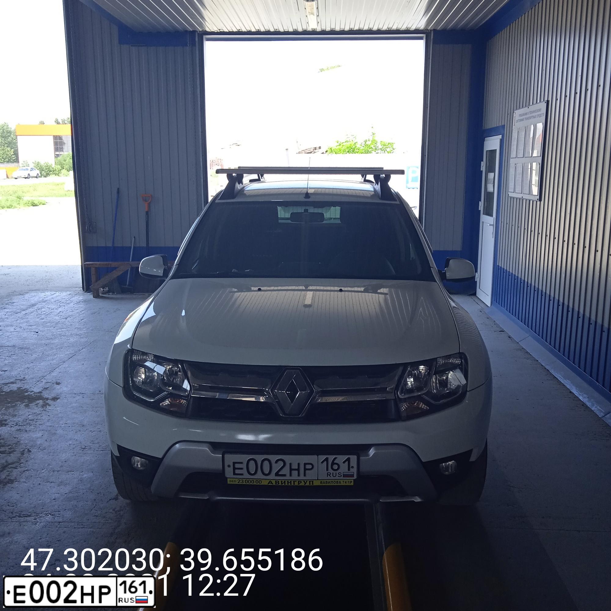 Фото автомобиля RENAULT DUSTER, 2016 — госномер Е229УТ193. Цвет: Белый
