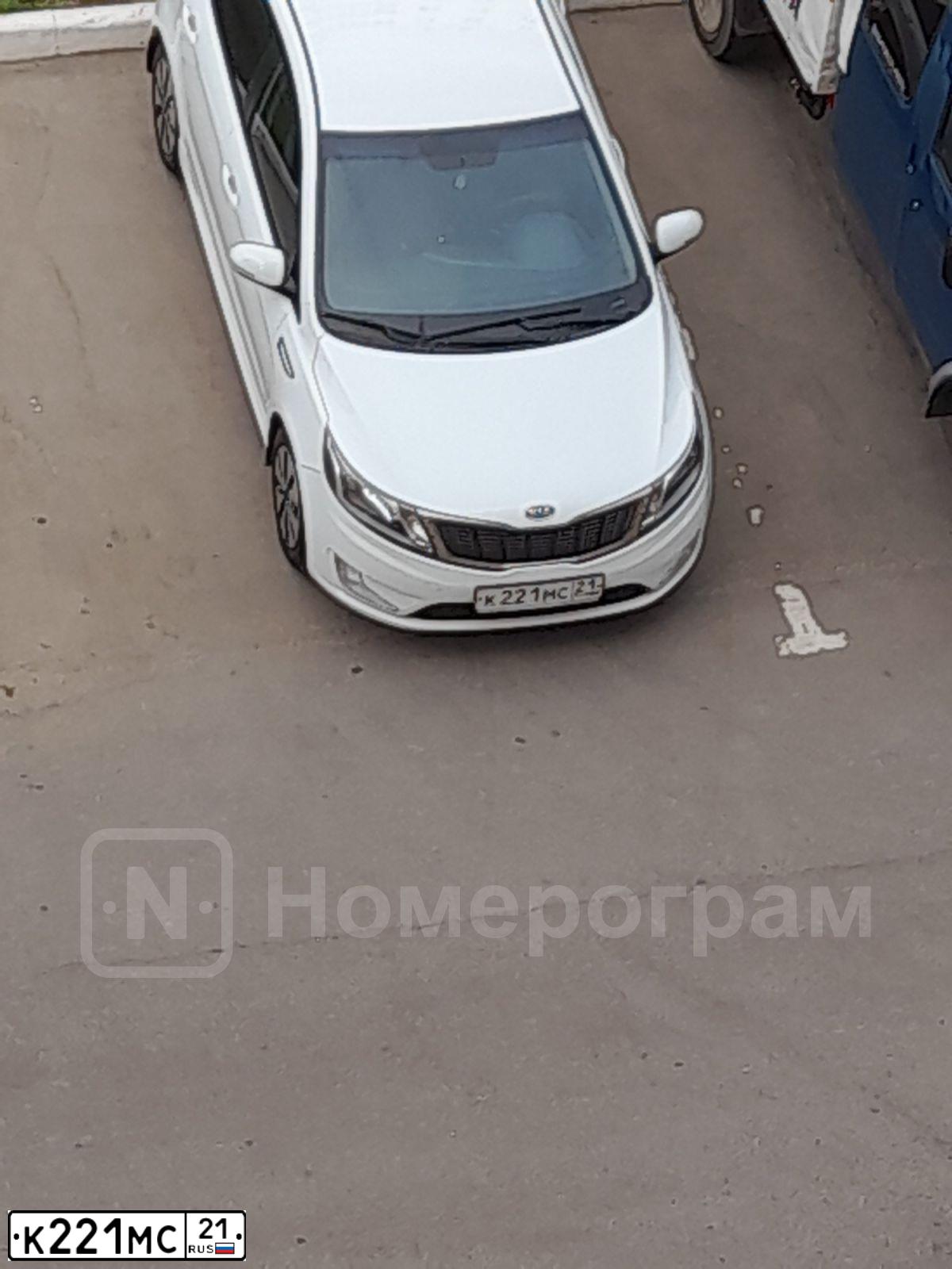 Фото автомобиля KIA RIO, 2012 — госномер К221МС21. Цвет: Белый