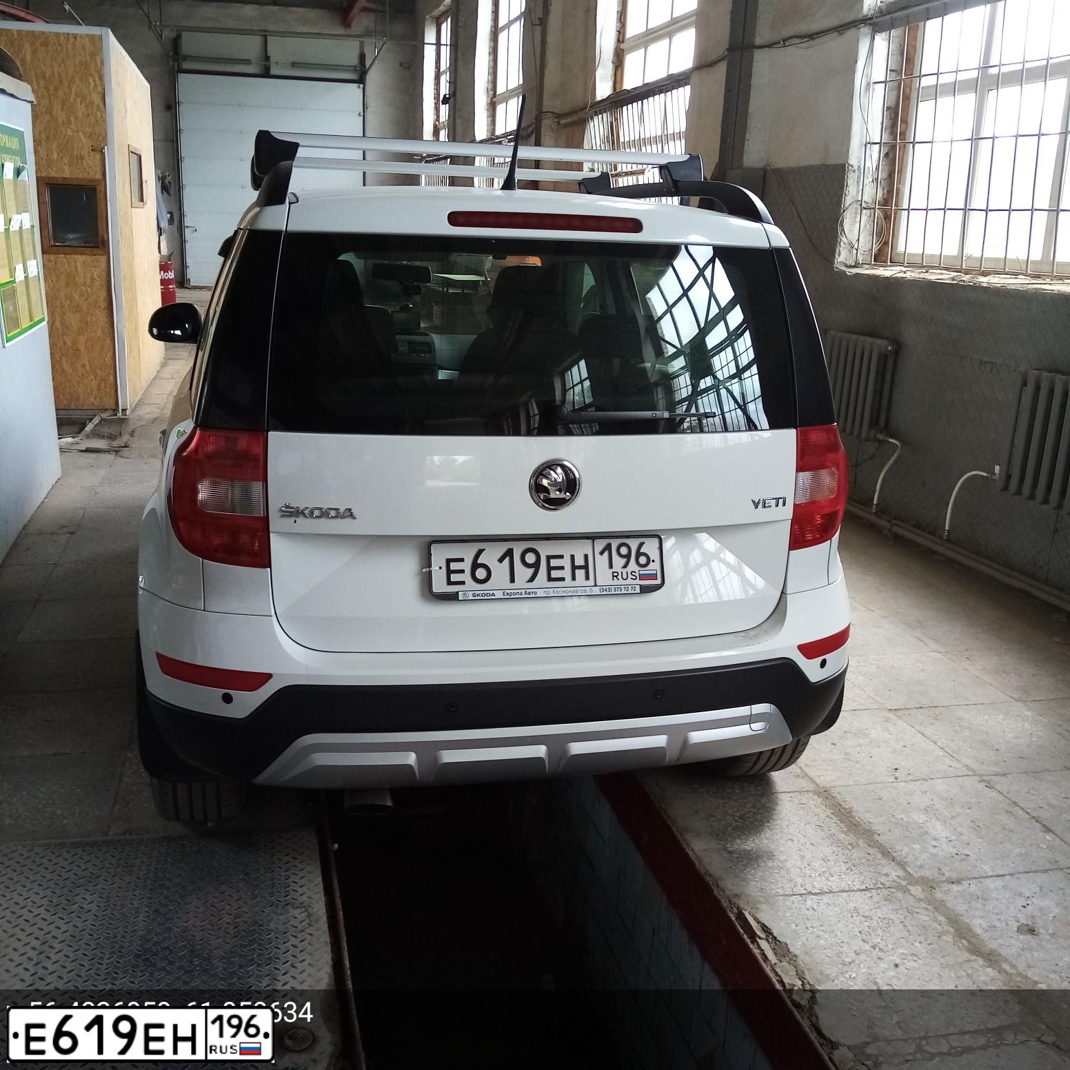 Фото автомобиля SKODA YETI, 2016 — госномер Е619ЕН196. Цвет: БЕЛЫЙ