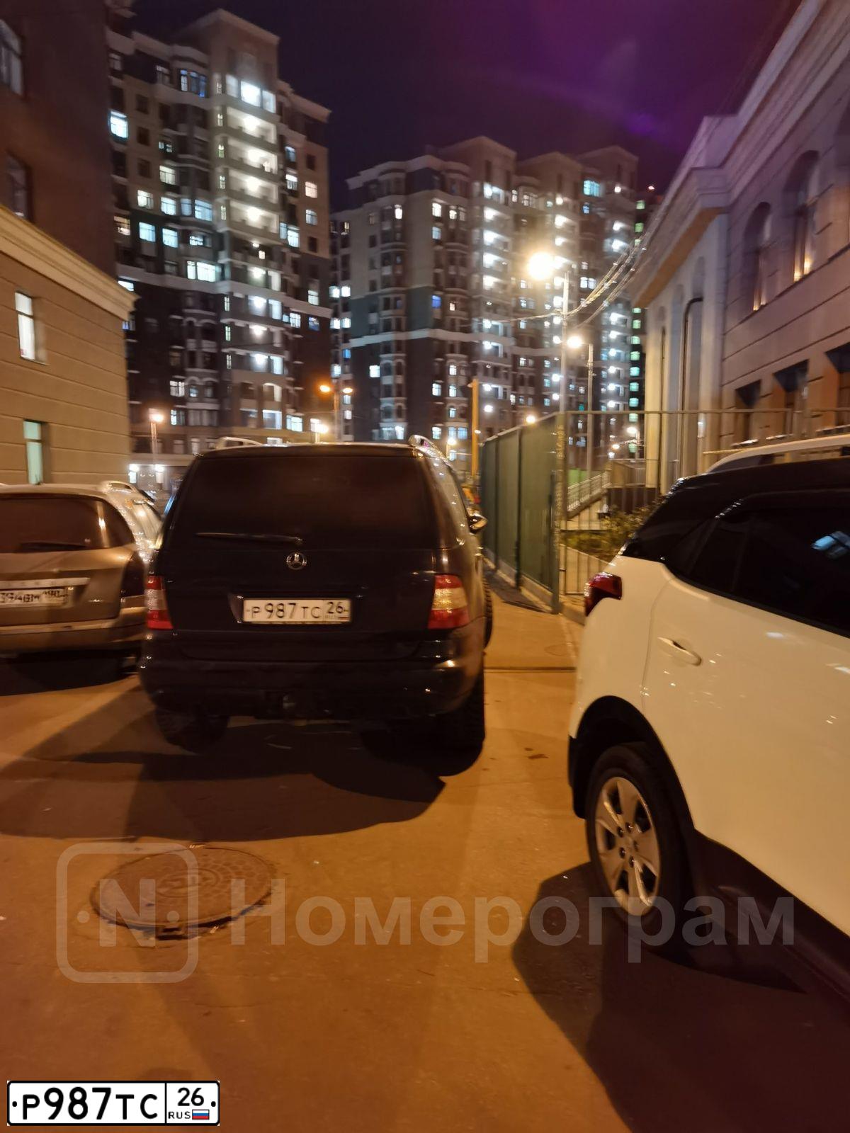 Фото автомобиля MERCEDES M-KLASSE, 2002 — госномер Р987ТС26. Цвет: ЧЕРНЫЙ