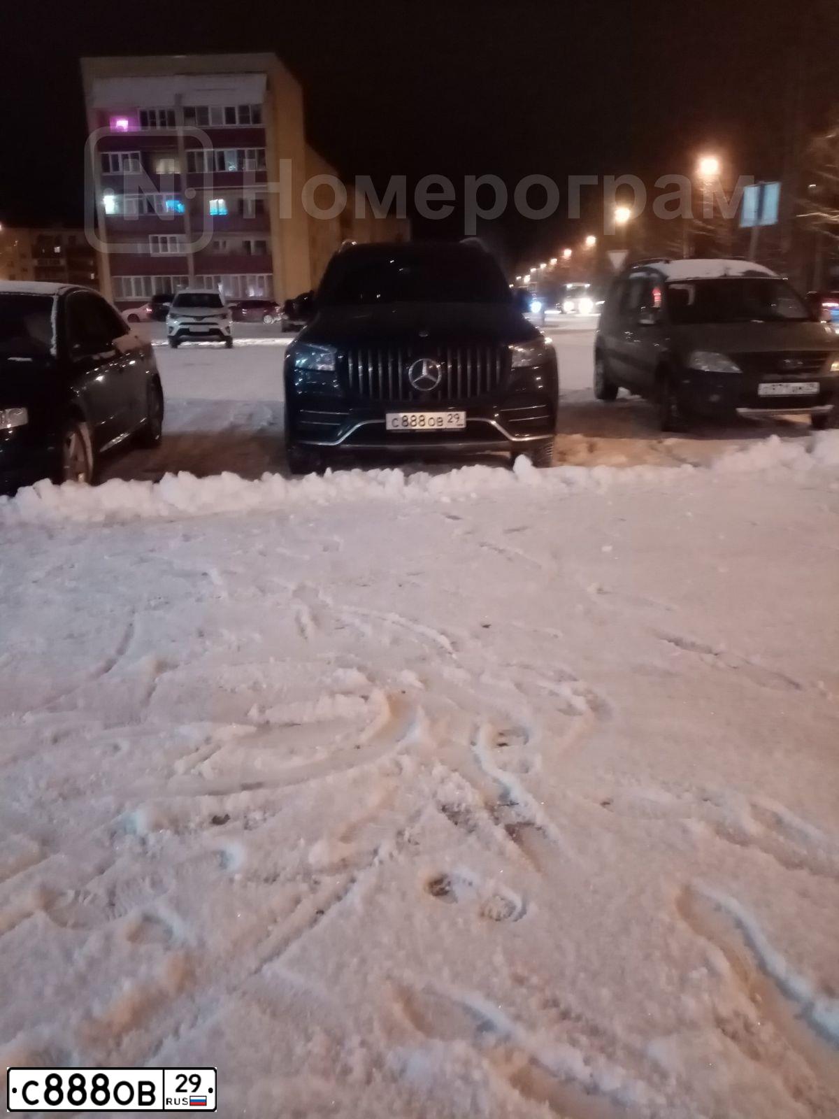 Фото автомобиля TOYOTA RAV4, 2001 — госномер С888ОВ29. Цвет: ЧЕРНЫЙ