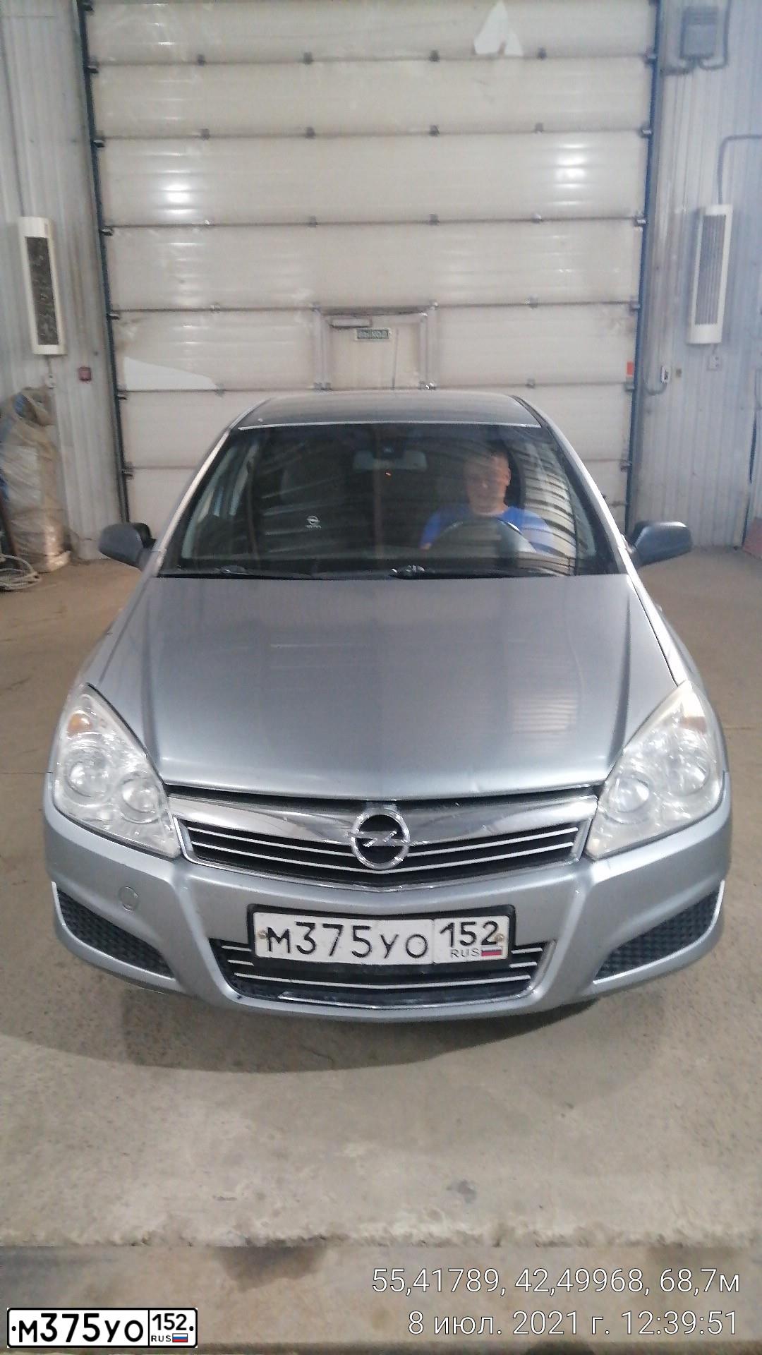 Фото автомобиля OPEL ASTRA, 2010 — госномер М375УО152. Цвет: СЕРЫЙ