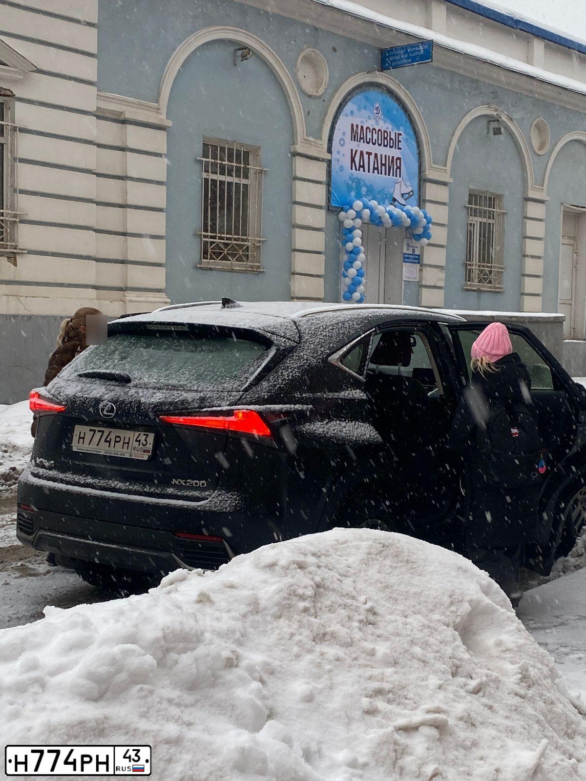 Фото автомобиля LEXUS NX, 2019 — госномер Н774РН43. Цвет: ЧЕРНЫЙ