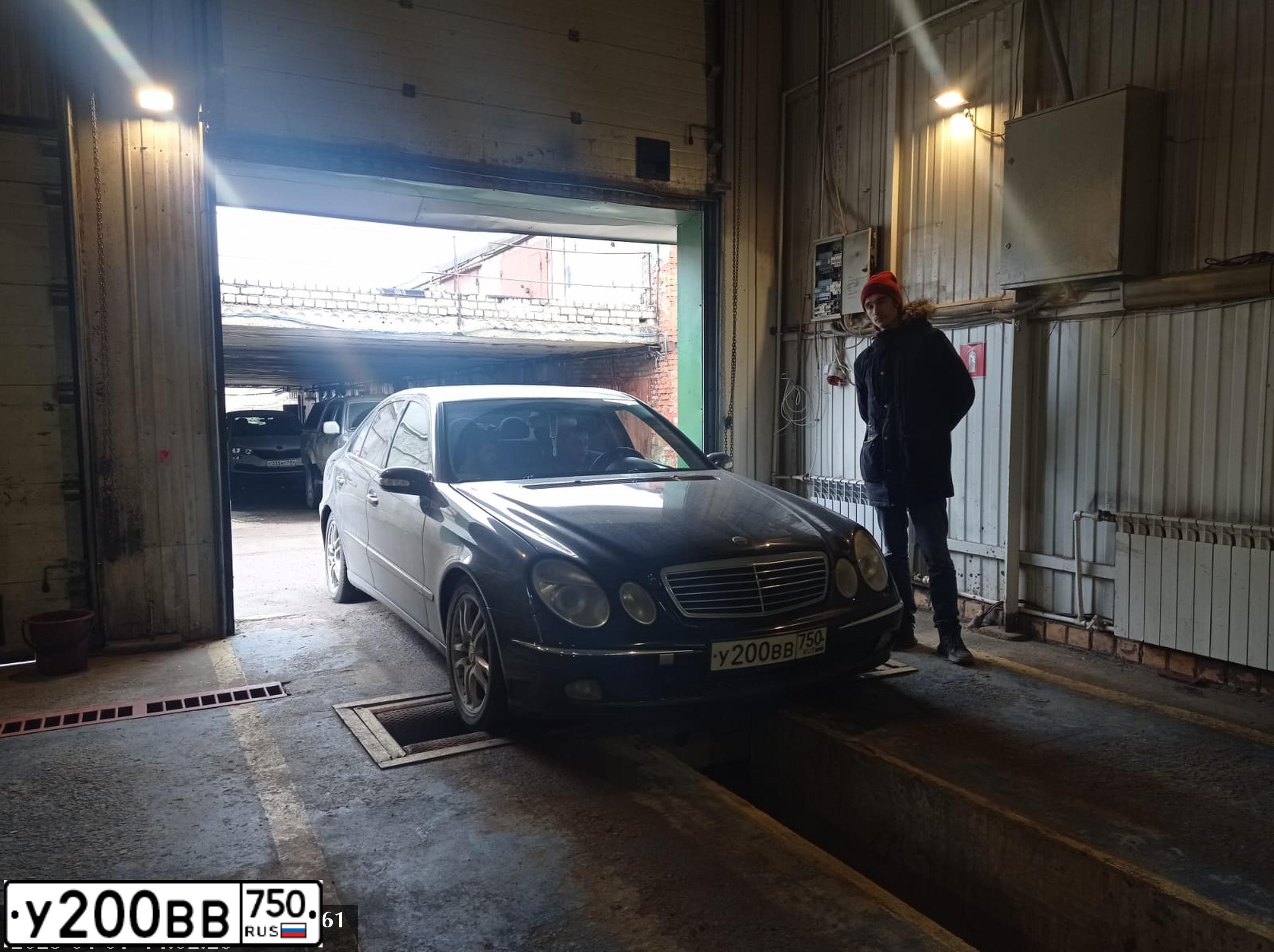 Фото автомобиля LADA 2172 PRIORA, 2010 — госномер У200ВВ750. Цвет: СРЕДНИЙ СЕРО-ЗЕЛЕНЫЙ МЕТ