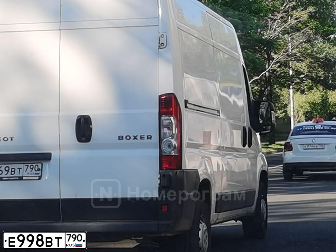 Фото автомобиля RENAULT DUSTER, 2014 — госномер Е998ВТ790. Цвет: ЧЕРНЫЙ