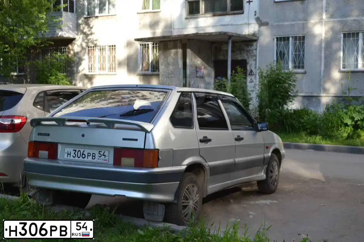 Фото автомобиля LADA 2114 SAMARA, 2005 — госномер Н306РВ54. Цвет: СВЕТЛО СЕРЕБРИСТЫЙ МЕТАЛЛИК