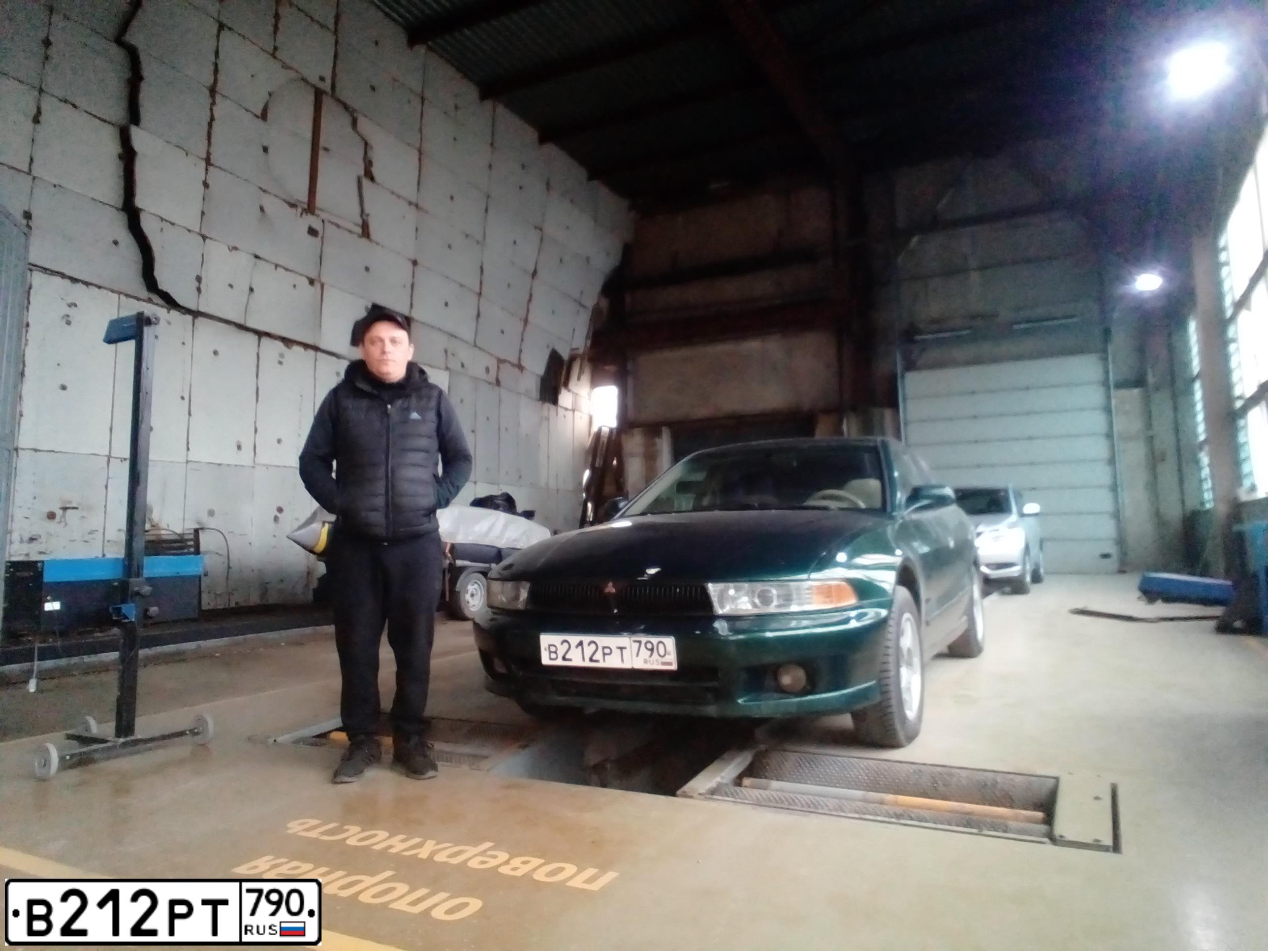 Фото автомобиля MITSUBISHI GALANT, 2001 — госномер К155КН774. Цвет: ЗЕЛЕНЫЙ