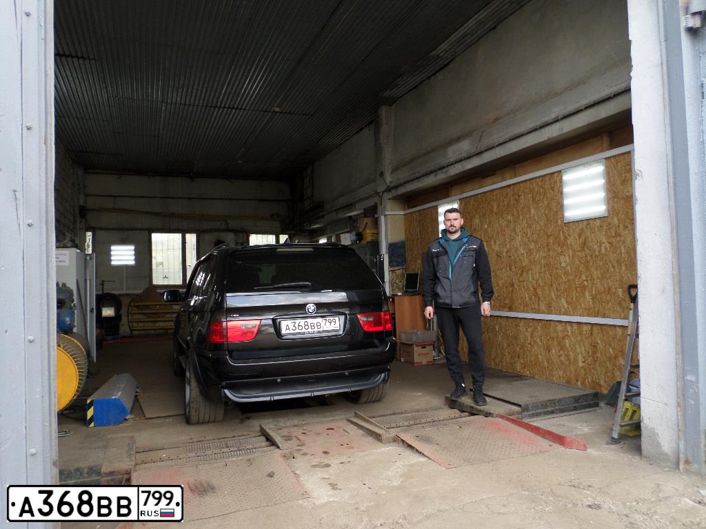 Фото автомобиля BMW X5, 2004 — госномер А368ВВ799. Цвет: ЧЕРНЫЙ