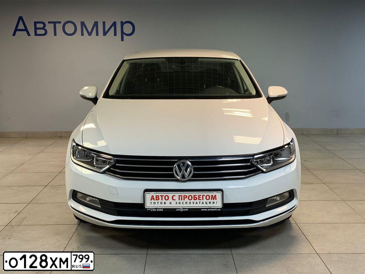 Фото автомобиля VOLKSWAGEN PASSAT, 2018 — госномер А686ЕН252. Цвет: Белый