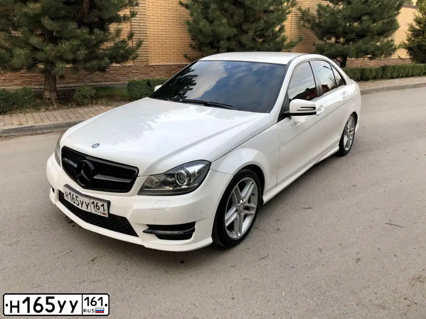 Фото автомобиля MERCEDES-BENZ C180, 2013 — госномер Н949УР30. Цвет: Белый