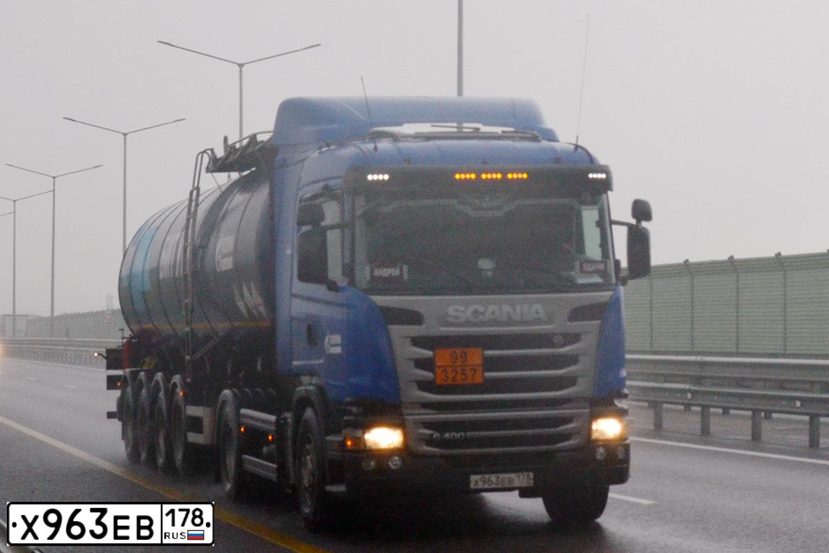 Фото автомобиля SCANIA SERIE G /4X2/, 2017 — госномер Х963ЕВ178. Цвет: синий