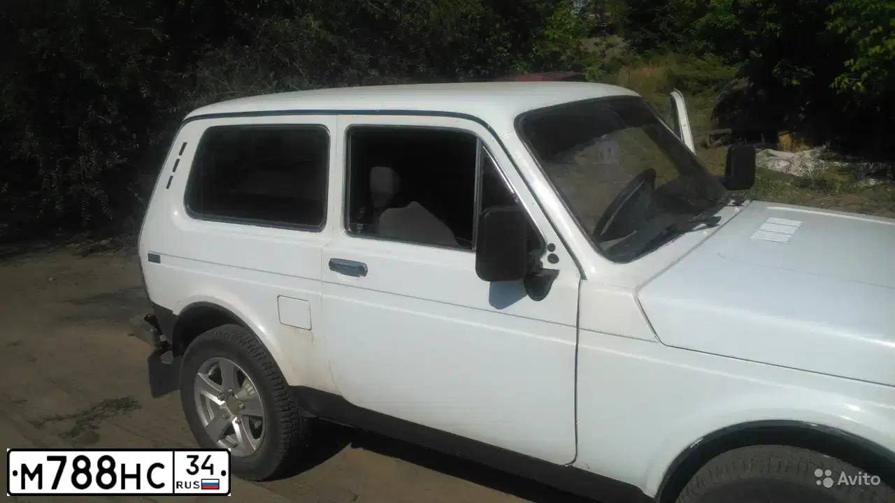 Фото автомобиля LADA 2121 NIVA, 1994 — госномер О301РТ34. Цвет: Белый
