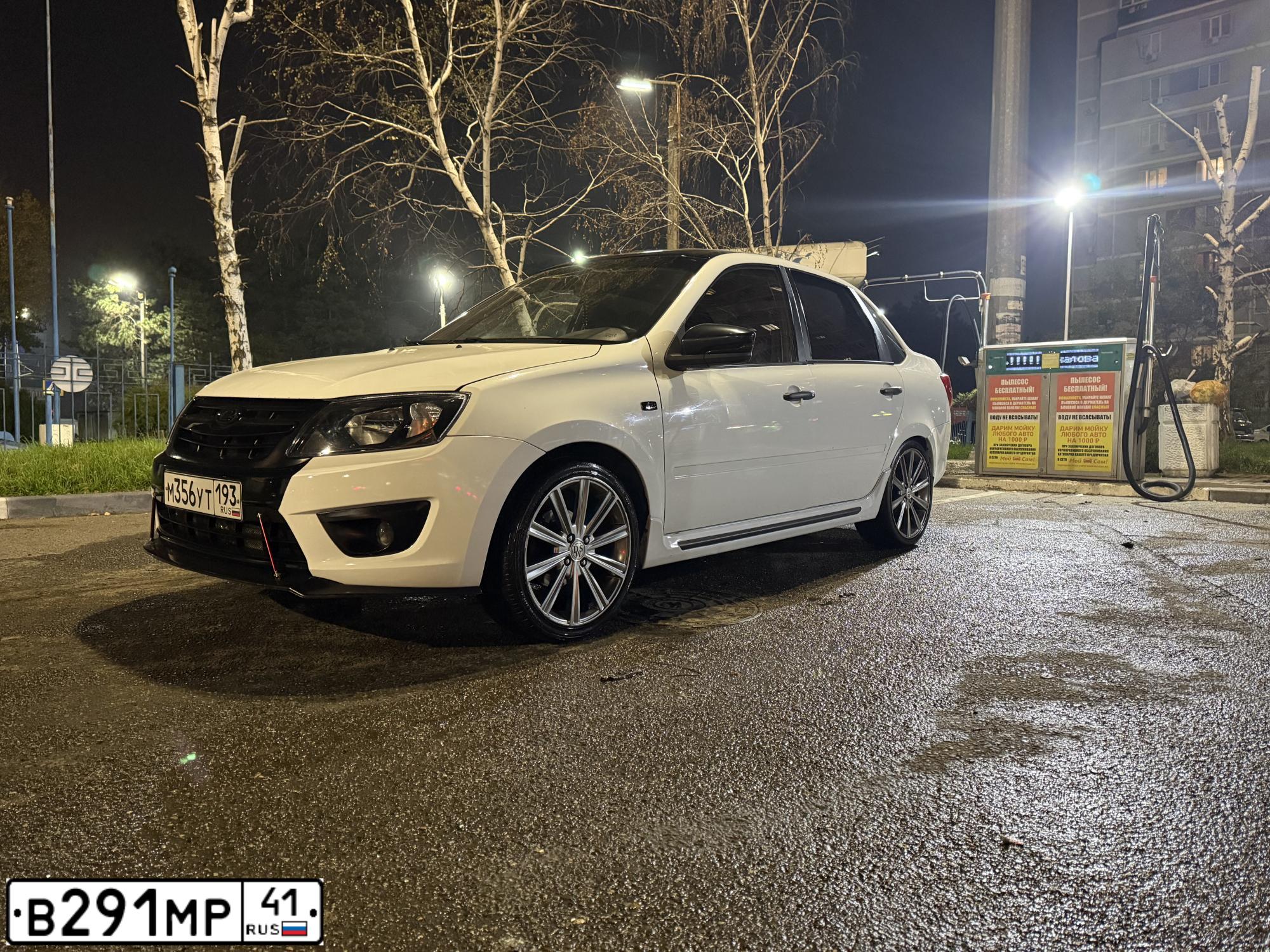 Фото автомобиля LADA 2190 GRANTA, 2016 — госномер М356УТ193. Цвет: БЕЛЫЙ