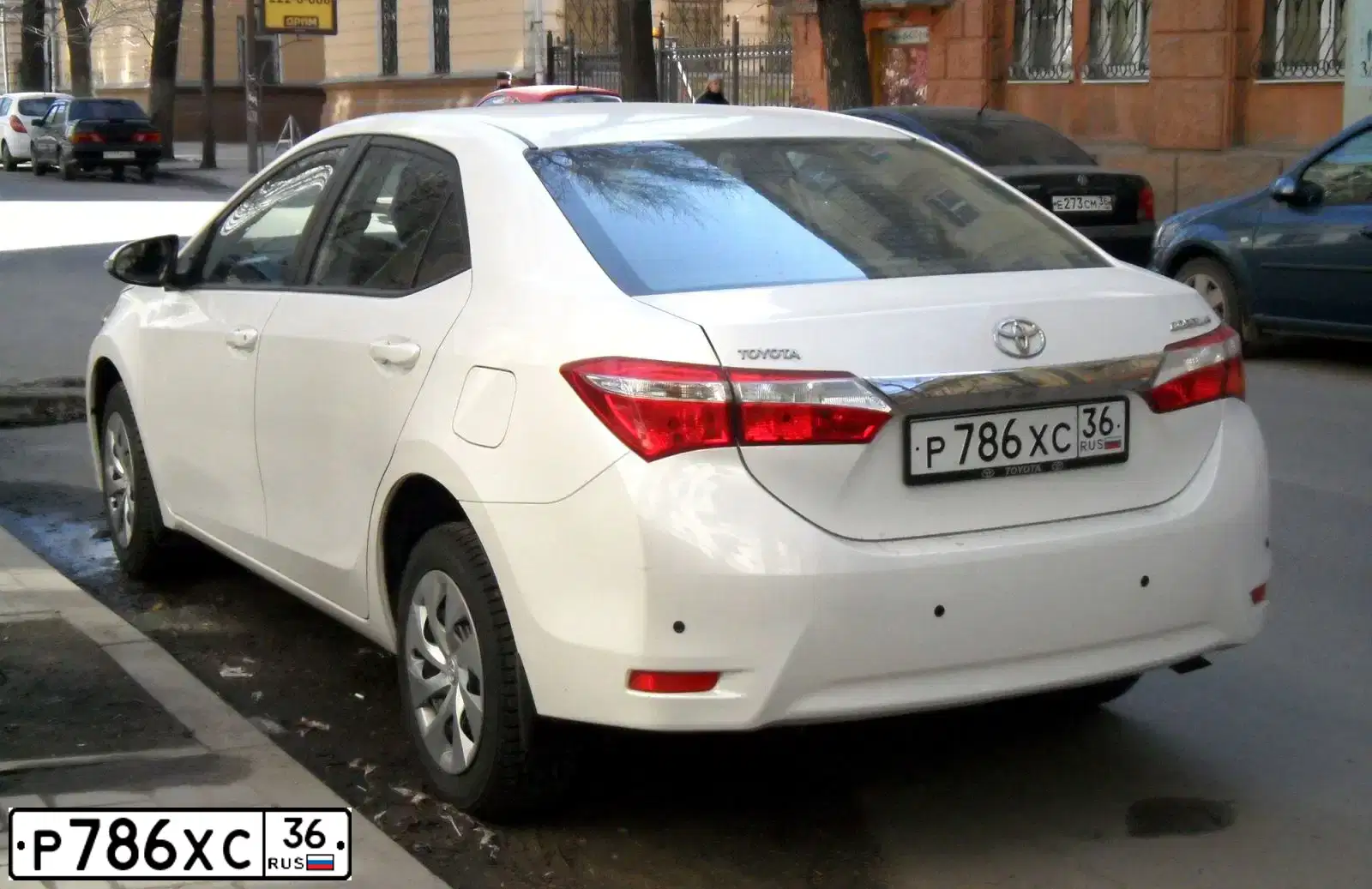 Фото автомобиля TOYOTA COROLLA, 2014 — госномер Р589РТ48. Цвет: Белый