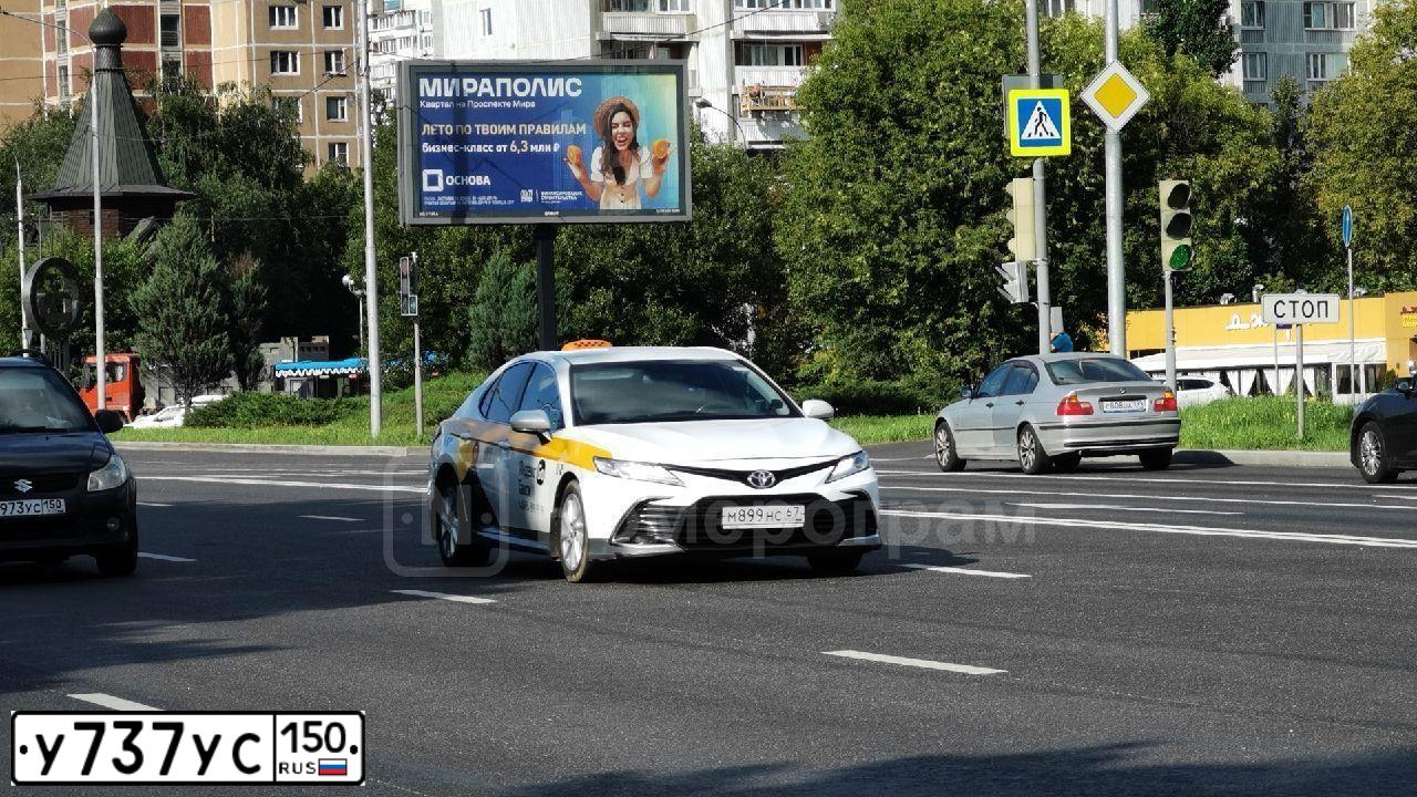 Фото автомобиля INFINITI I QX70 FX, 2003 — госномер Н686КК977. Цвет: Серый
