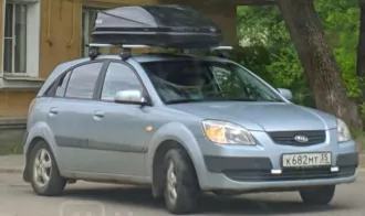 Фото автомобиля KIA RIO, 2007 — госномер К682МТ35. Цвет: ПОЛЯРНОЕ СЕРЕБРО