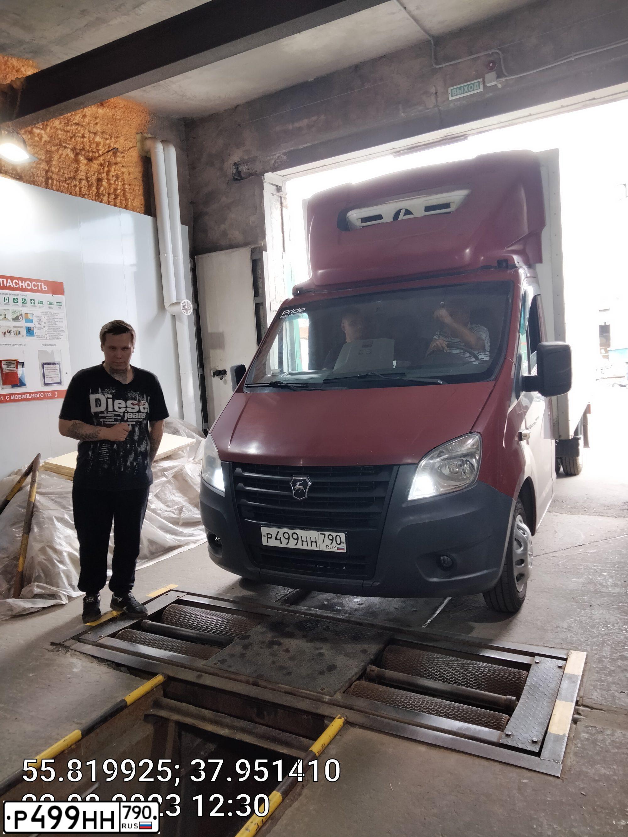 Фото автомобиля GAZ GAZEL NEXT, 2018 — госномер Р499НН790. Цвет: ВИШНЕВЫЙ