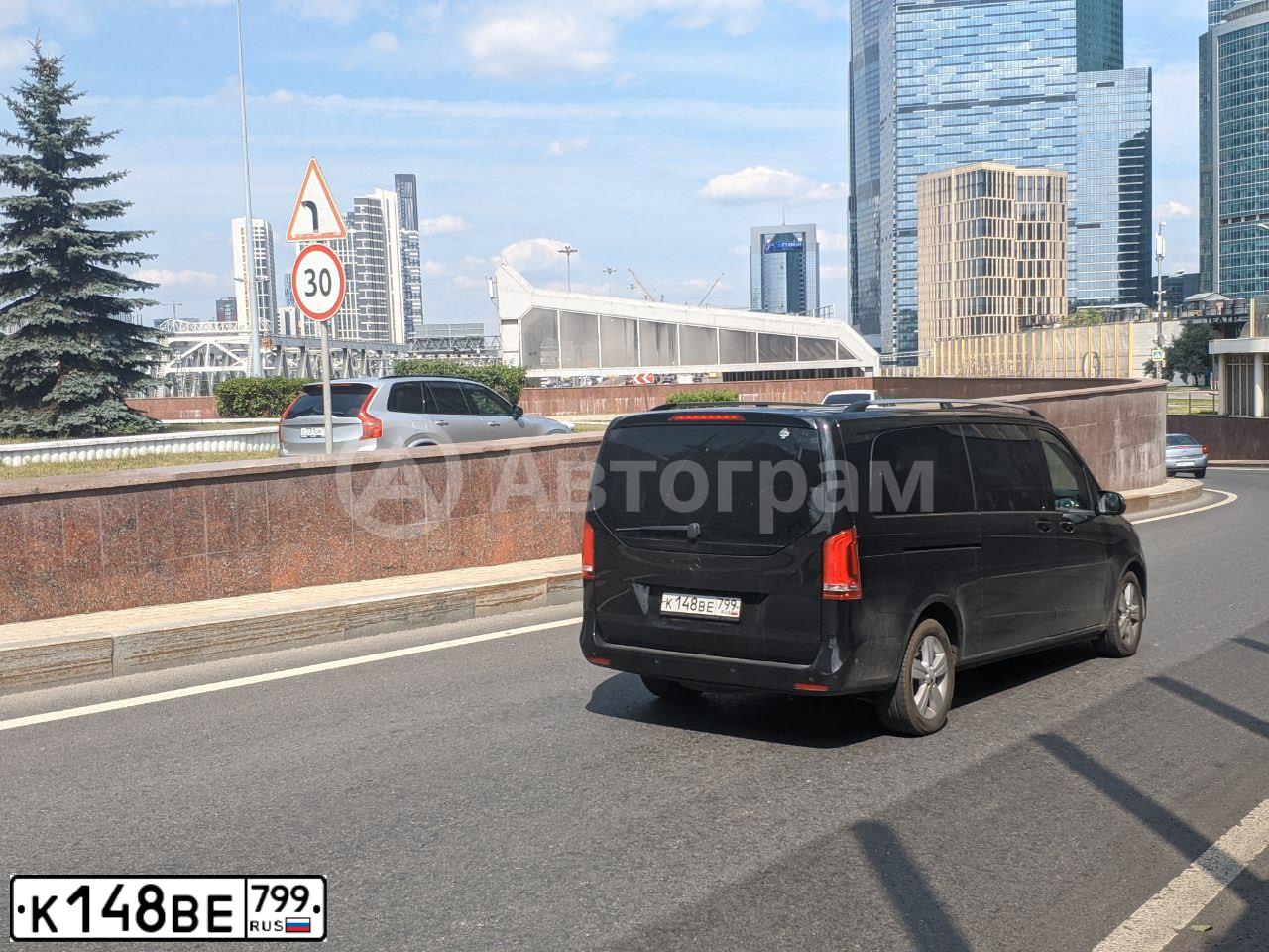 Фото автомобиля MERCEDES V-KLASSE, 2017 — госномер К148ВЕ799. Цвет: ЧЕРНЫЙ