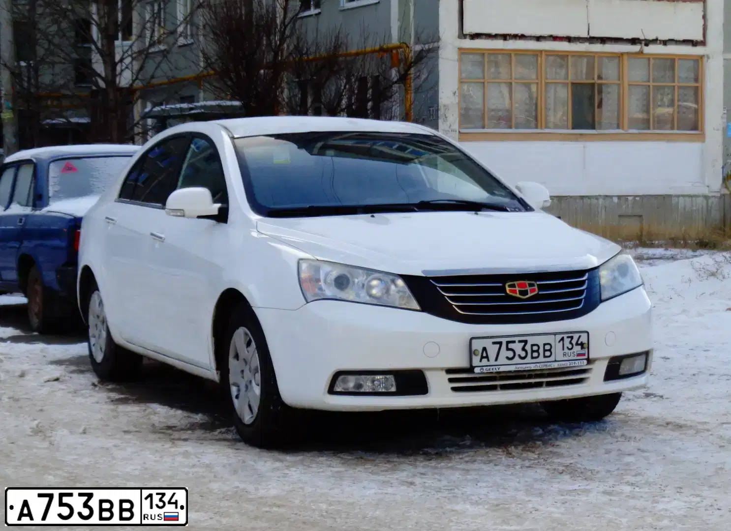 Фото автомобиля GEELY EMGRAND, 2013 — госномер А753ВВ134. Цвет: Белый