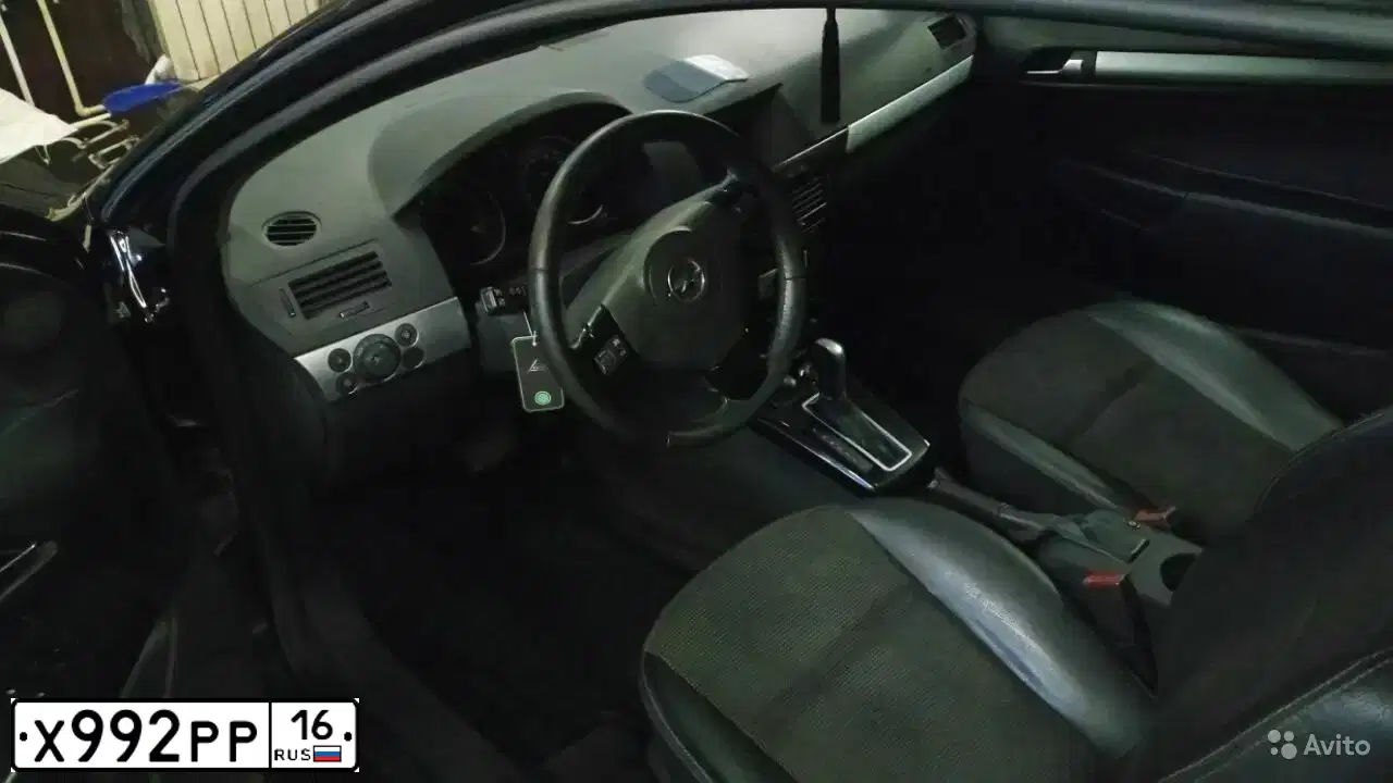 Фото автомобиля OPEL ASTRA, 2008 — госномер О246УТ174. Цвет: ЧЕРНЫЙ
