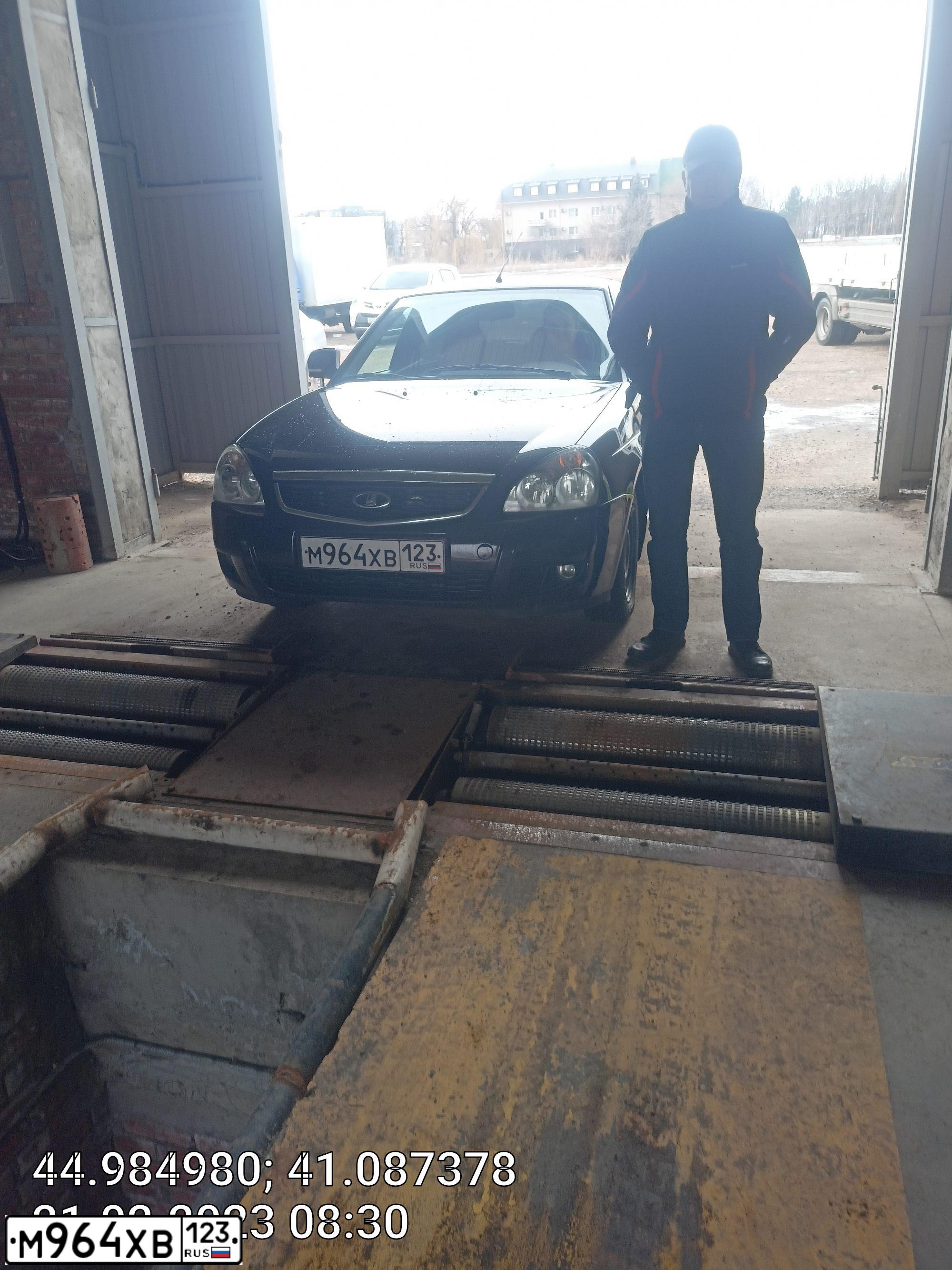 Фото автомобиля LADA 217050 LADA PRIORA, 2014 — госномер К752УА193. Цвет: ЧЕРНЫЙ