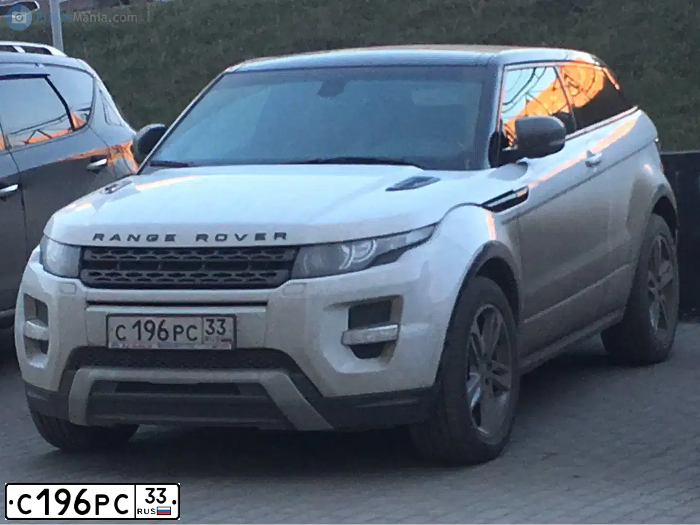 Фото автомобиля LANDROVER RANGE ROVER EVOQUE, 2012 — госномер С196РС33. Цвет: ЯРКО-БЕЛЫЙ