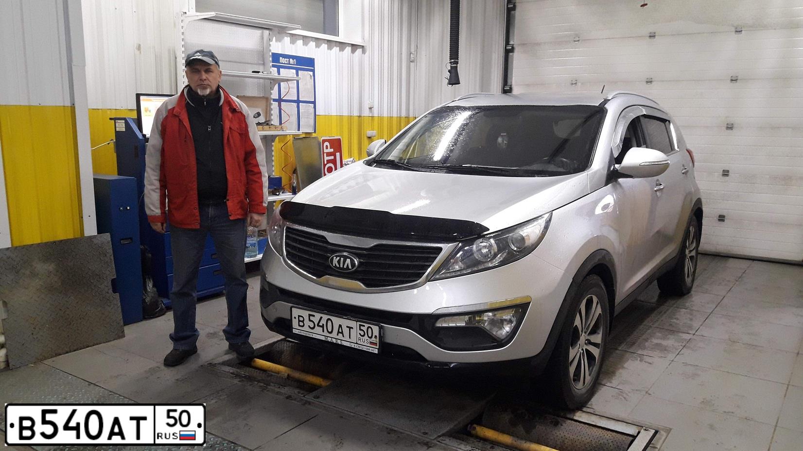 Фото автомобиля KIA SPORTAGE, 2013 — госномер В393УР122. Цвет: ПЕРЛАМ-СЕРЕБРИСТЫЙ
