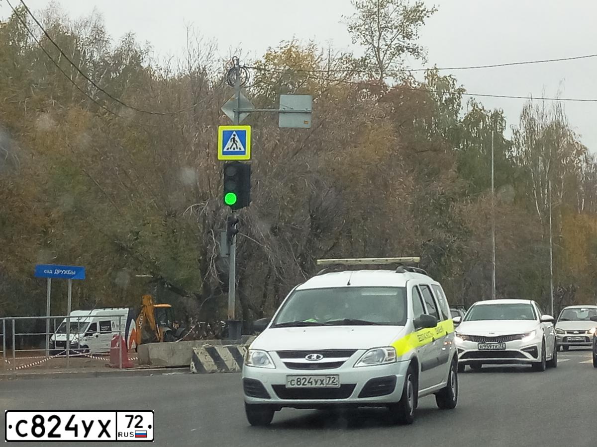 Фото автомобиля LADA LARGUS, 2019 — госномер С824УХ72. Цвет: БЕЛЫЙ
