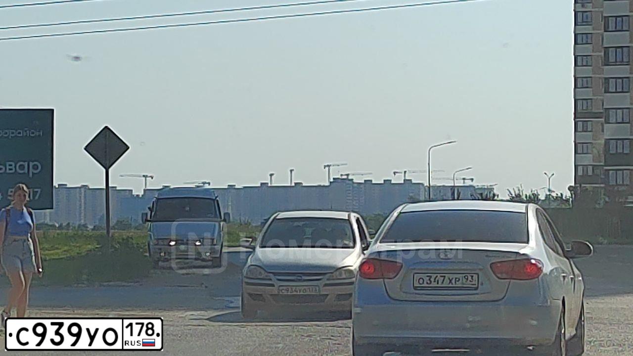 Фото автомобиля HONDA CIVIC, 2010 — госномер В344КК147. Цвет: СЕРО-КОРИЧНЕВЫЙ