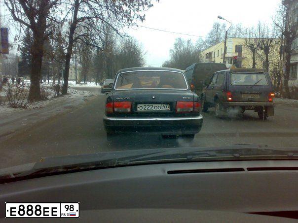 Фото автомобиля BMW SERIE 5, 2010 — госномер Е888ЕЕ98. Цвет: ТЕМНО-СЕРЫЙ