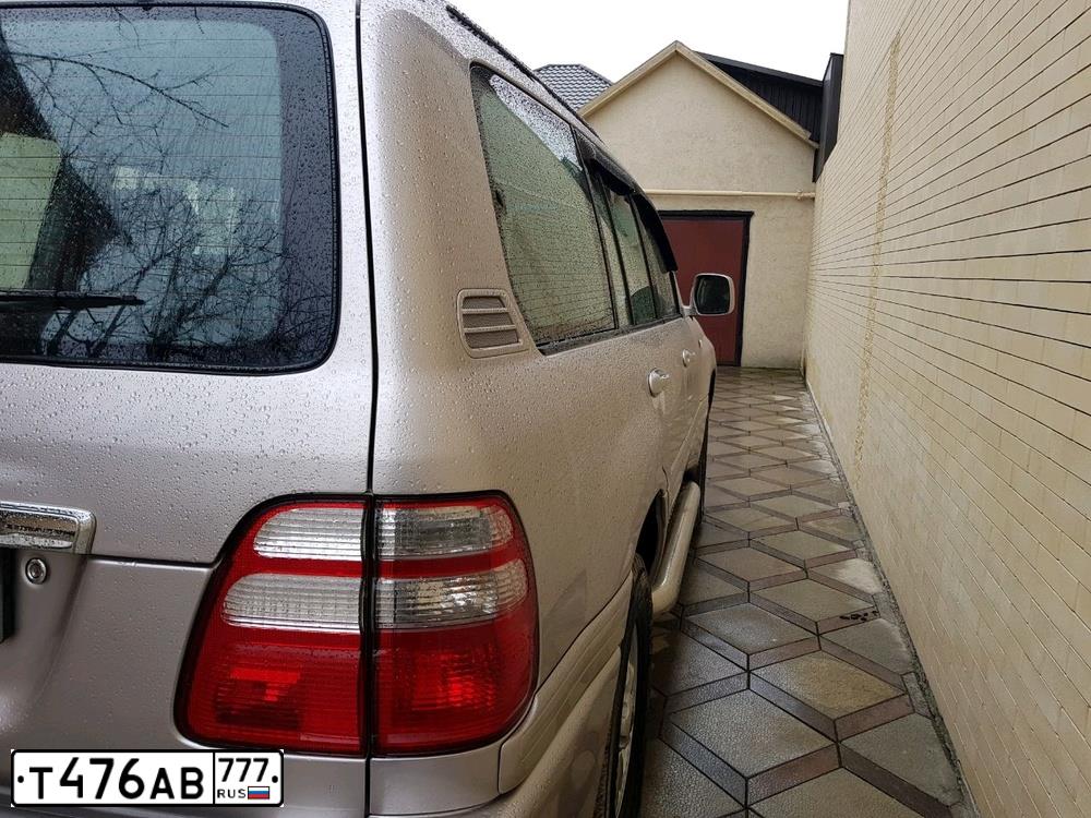 Фото автомобиля TOYOTA LANDCRUISER, 2004 — госномер Т476АВ777. Цвет: Серебристый