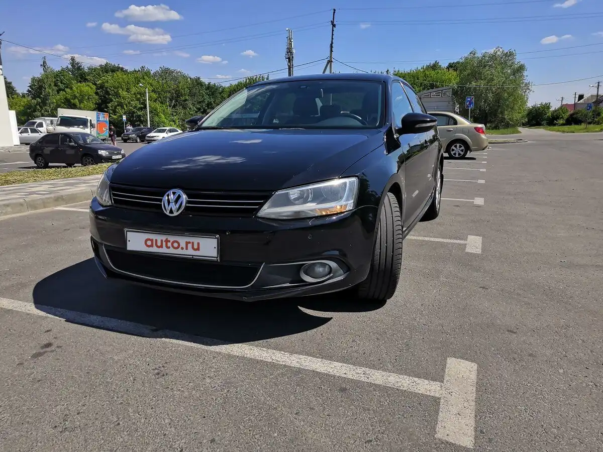 Фото автомобиля VOLKSWAGEN JETTA, 2011 — госномер О888ЕХ193. Цвет: ЧЕРНЫЙ
