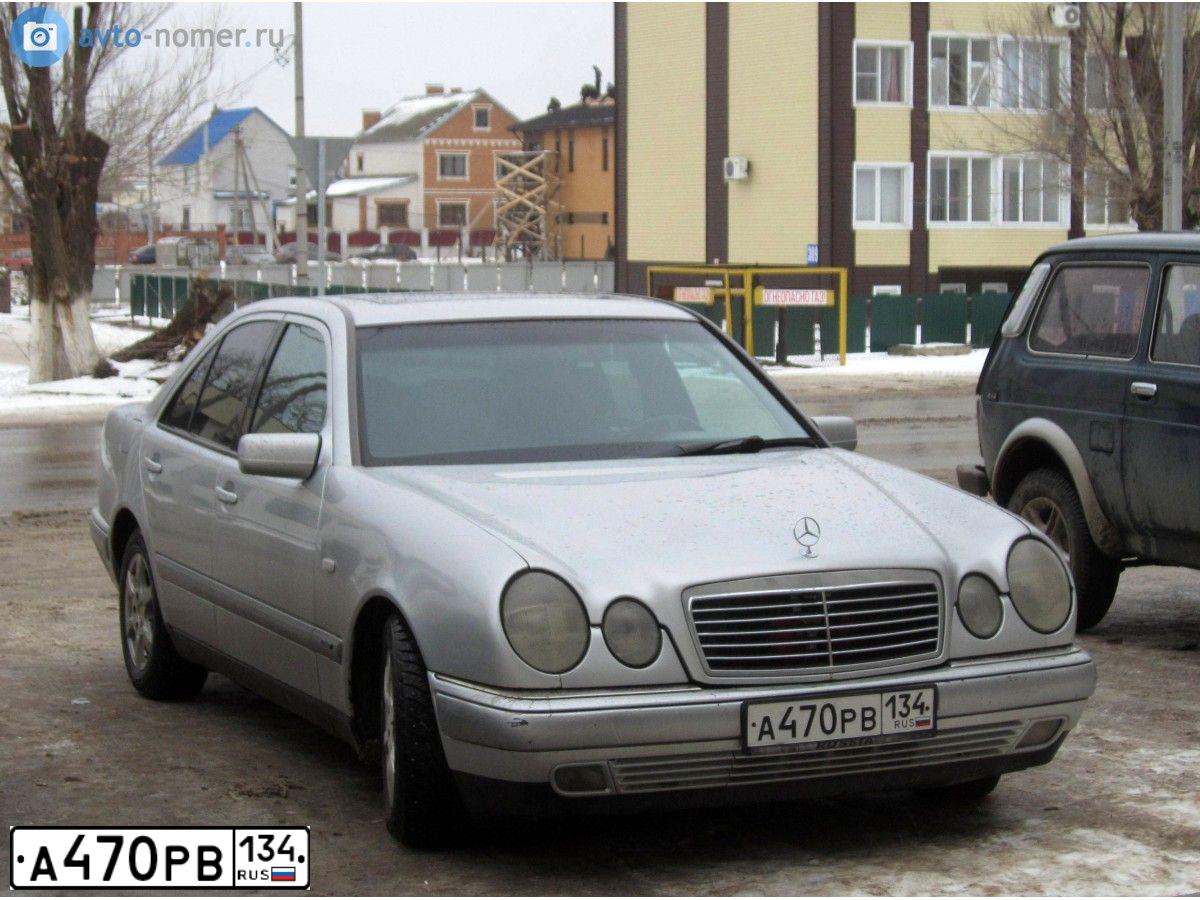 Фото автомобиля MERCEDES E-KLASSE, 1998 — госномер Е519УС134. Цвет: СВЕТЛО СЕРЫЙ
