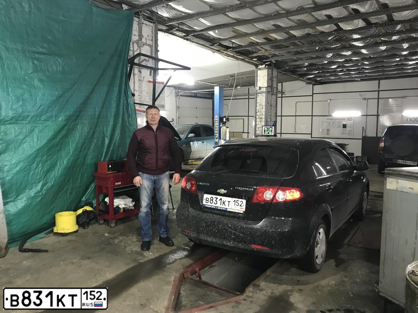 Фото автомобиля CHEVROLET LACETTI, 2010 — госномер В831КТ152. Цвет: ЧЕРНЫЙ