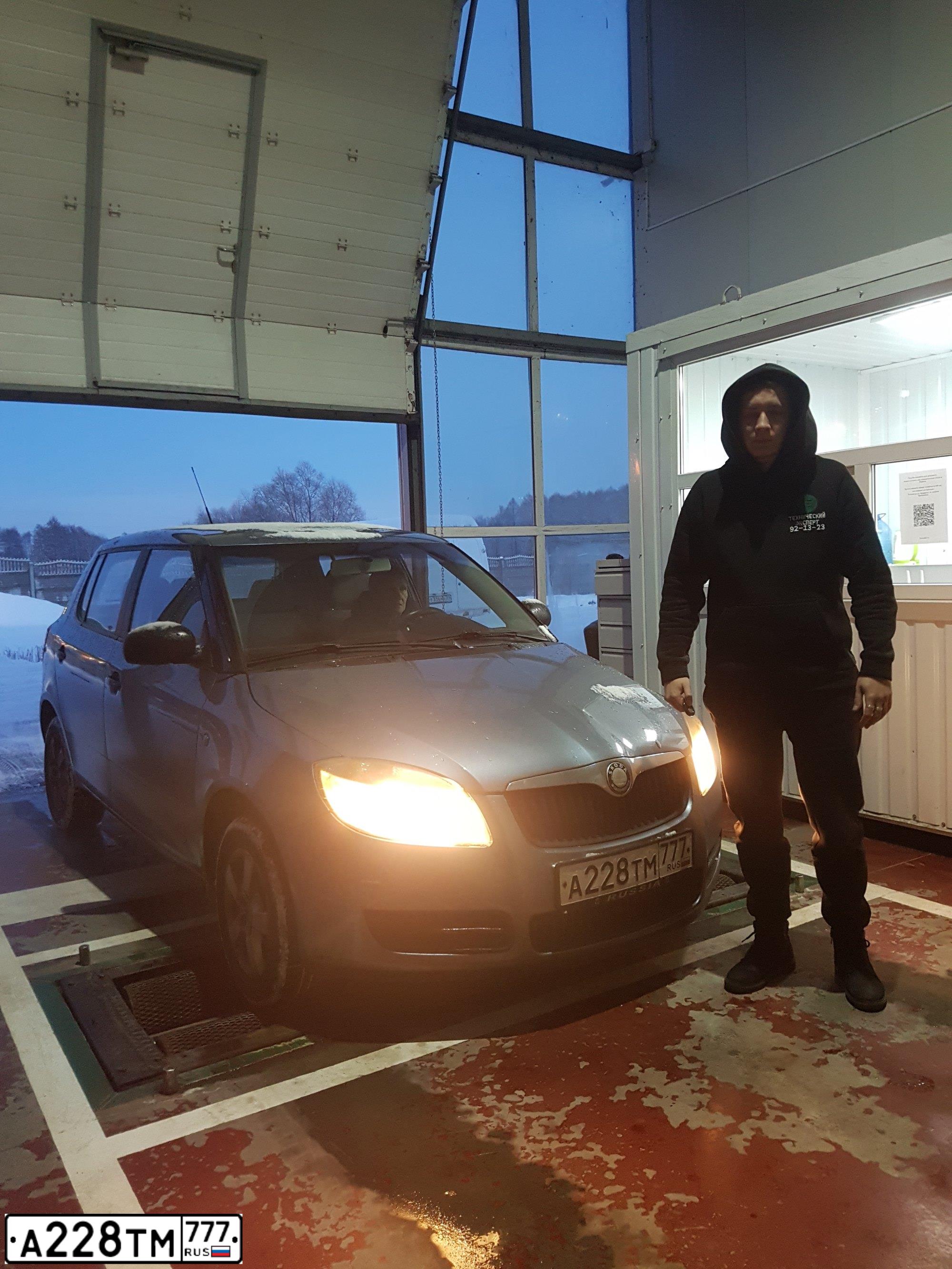 Фото автомобиля SKODA FABIA, 2007 — госномер А228ТМ777. Цвет: СЕРЫЙ