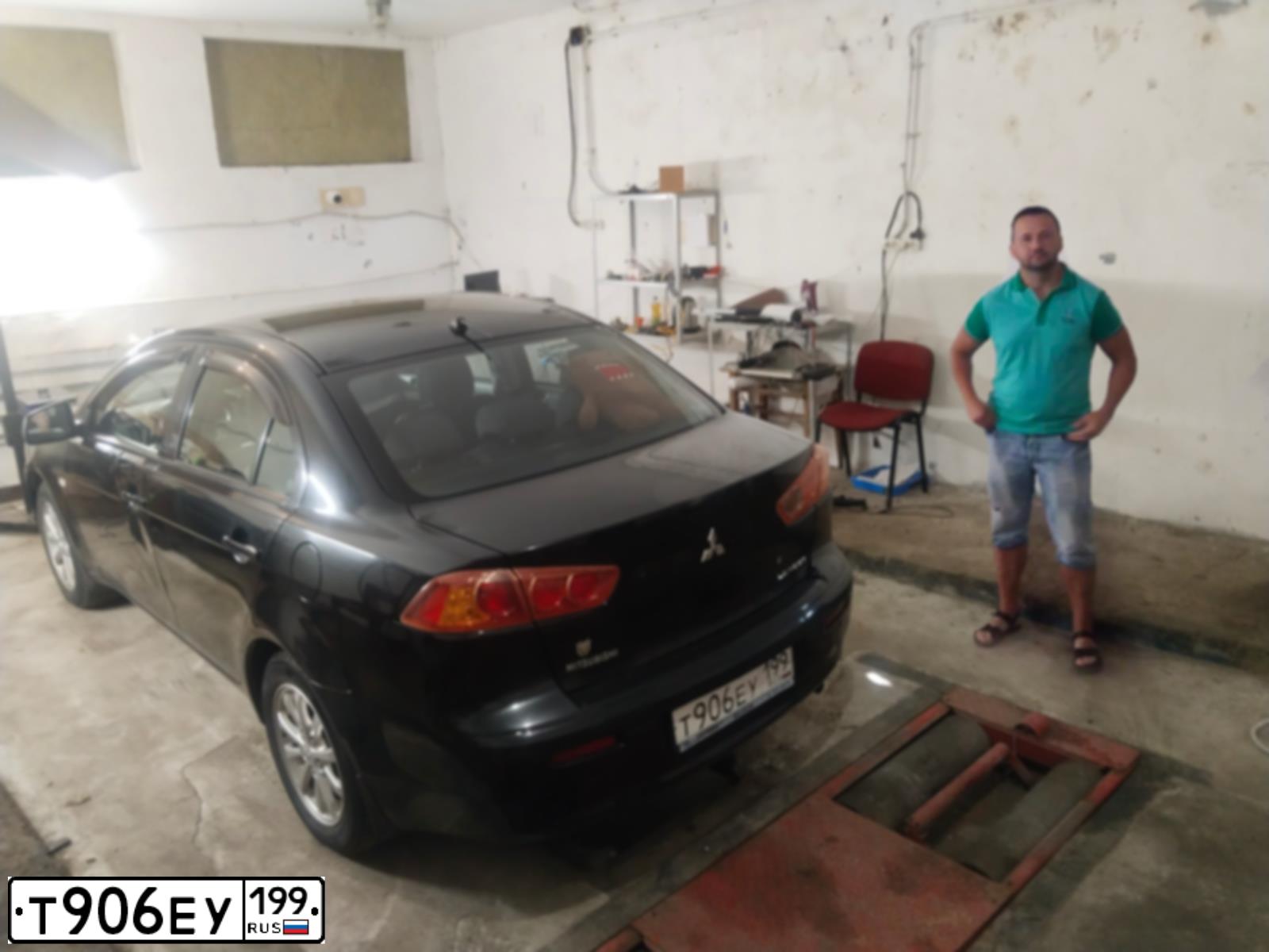 Фото автомобиля MITSUBISHI LANCER, 2008 — госномер Т906ЕУ199. Цвет: ЧЕРНЫЙ