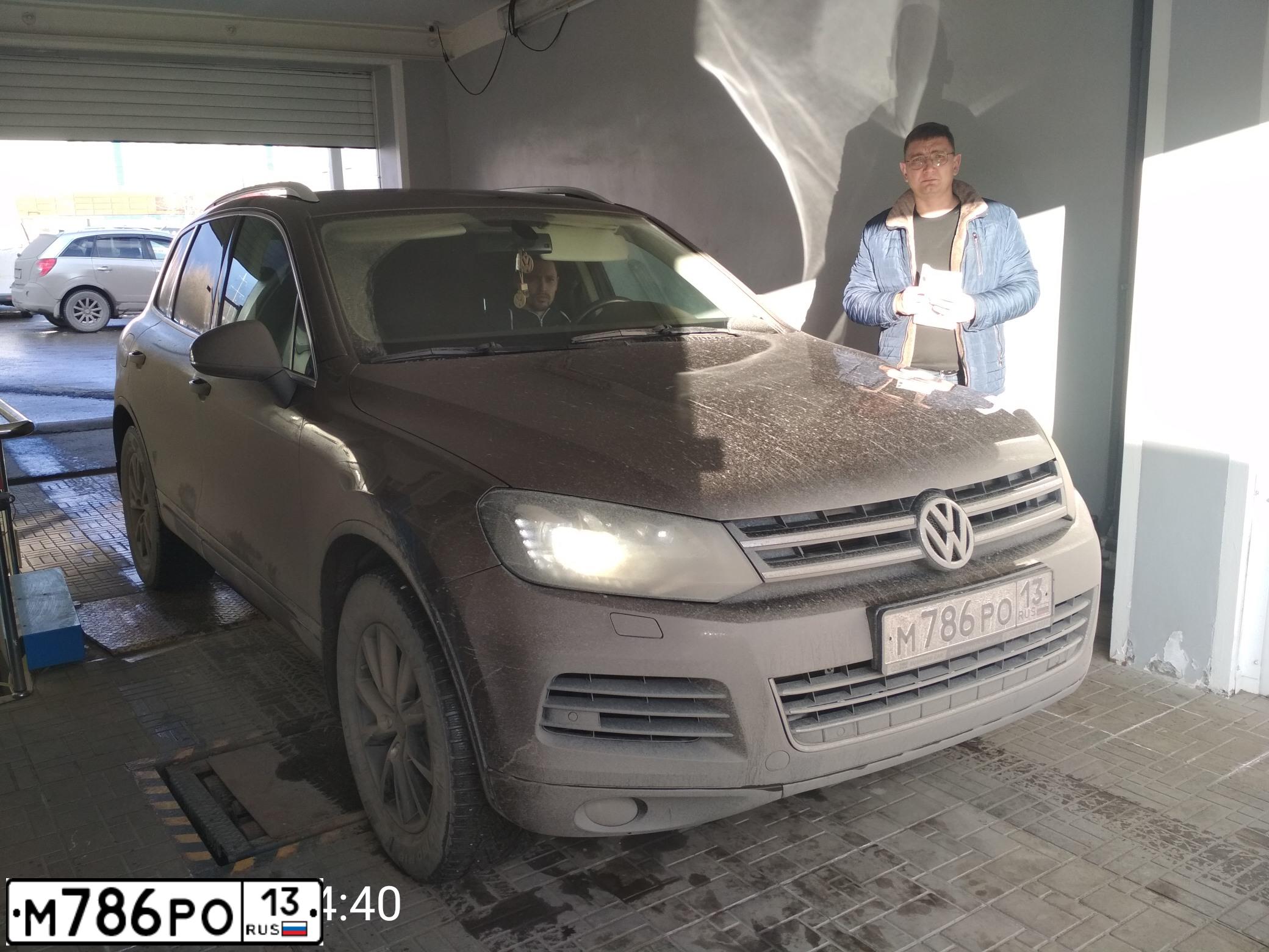 Фото автомобиля VOLKSWAGEN TOUAREG, 2012 — госномер В005РВ13. Цвет: Коричневый