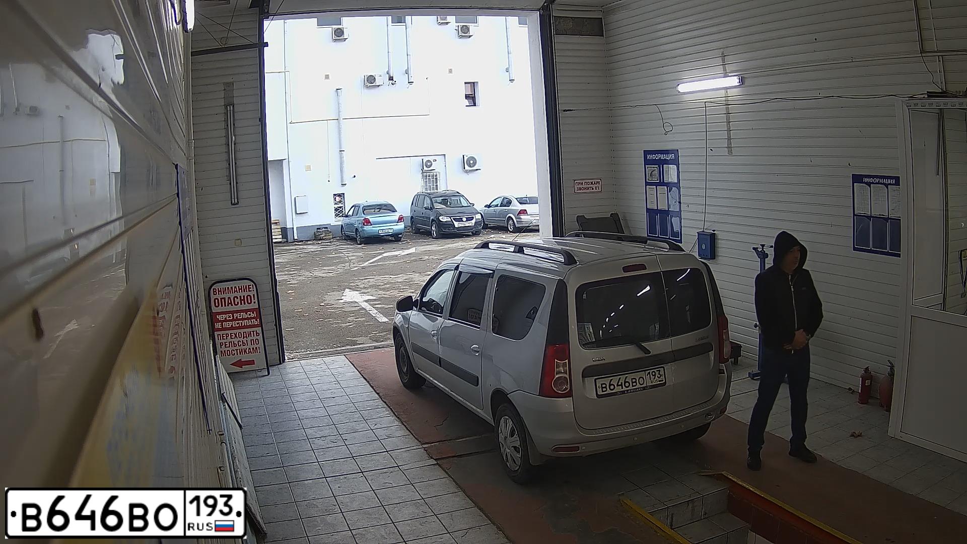 Фото автомобиля LADA LARGUS, 2014 — госномер Н170РЕ193
