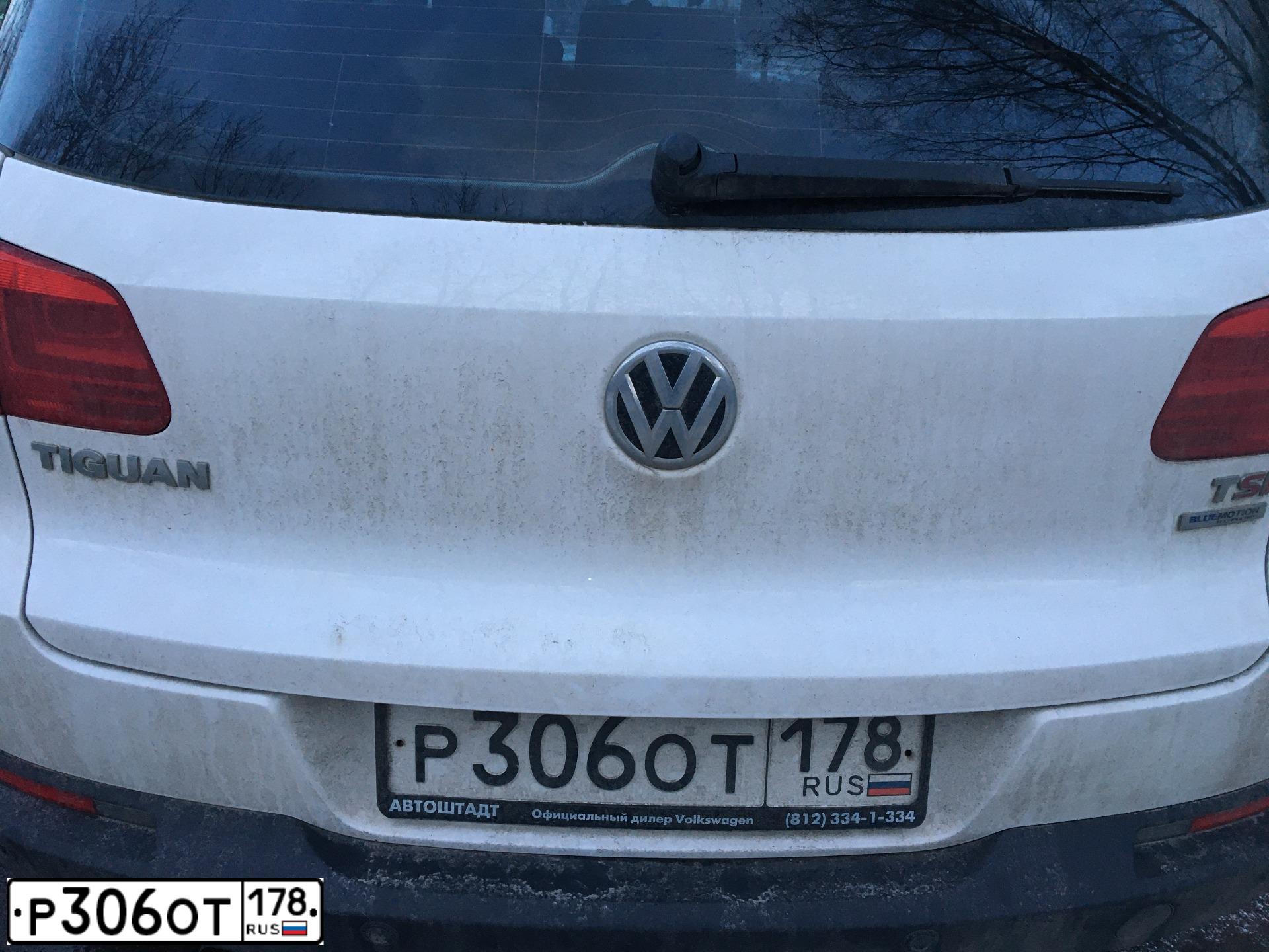 Фото автомобиля VOLKSWAGEN TIGUAN, 2013 — госномер Р306ОТ178. Цвет: БЕЛЫЙ
