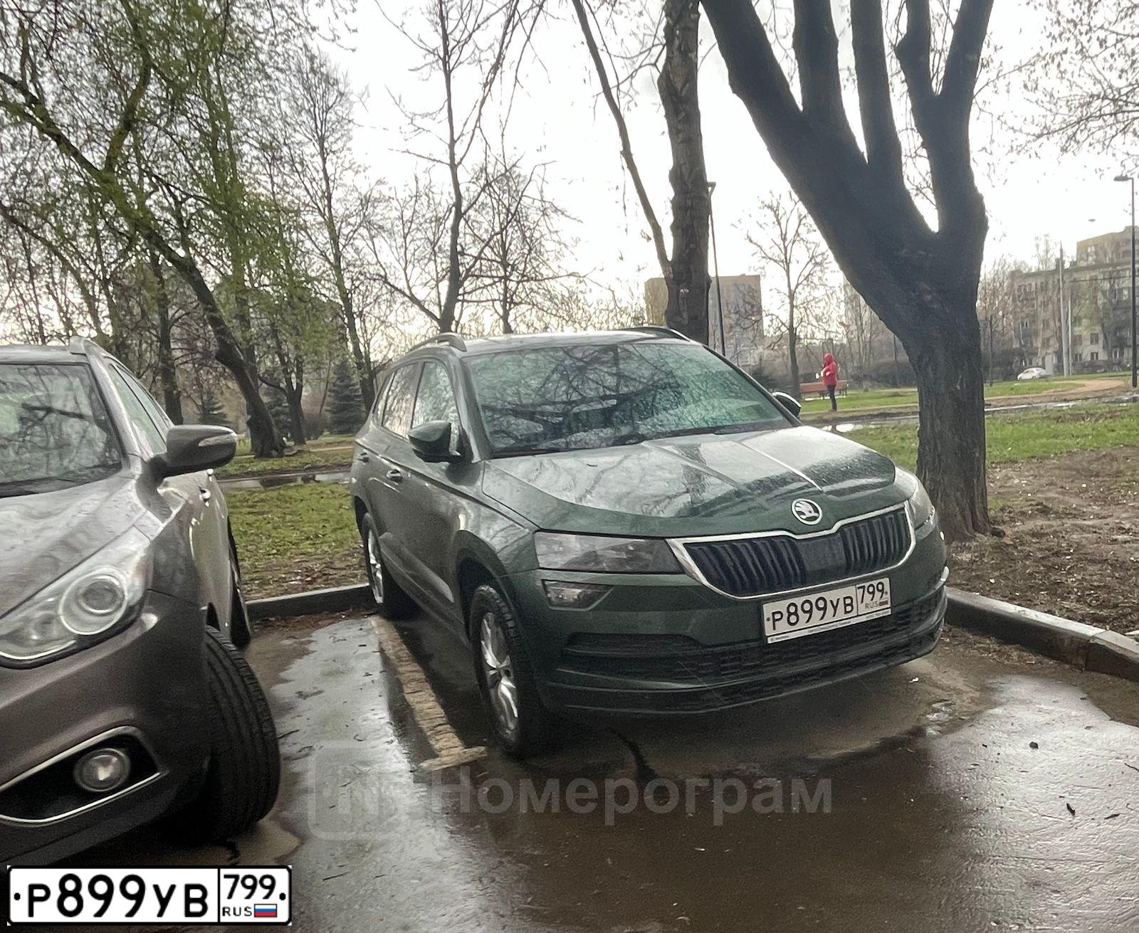 Фото автомобиля SKODA KAROQ, 2021 — госномер Р899УВ799. Цвет: ЗЕЛЕНЫЙ