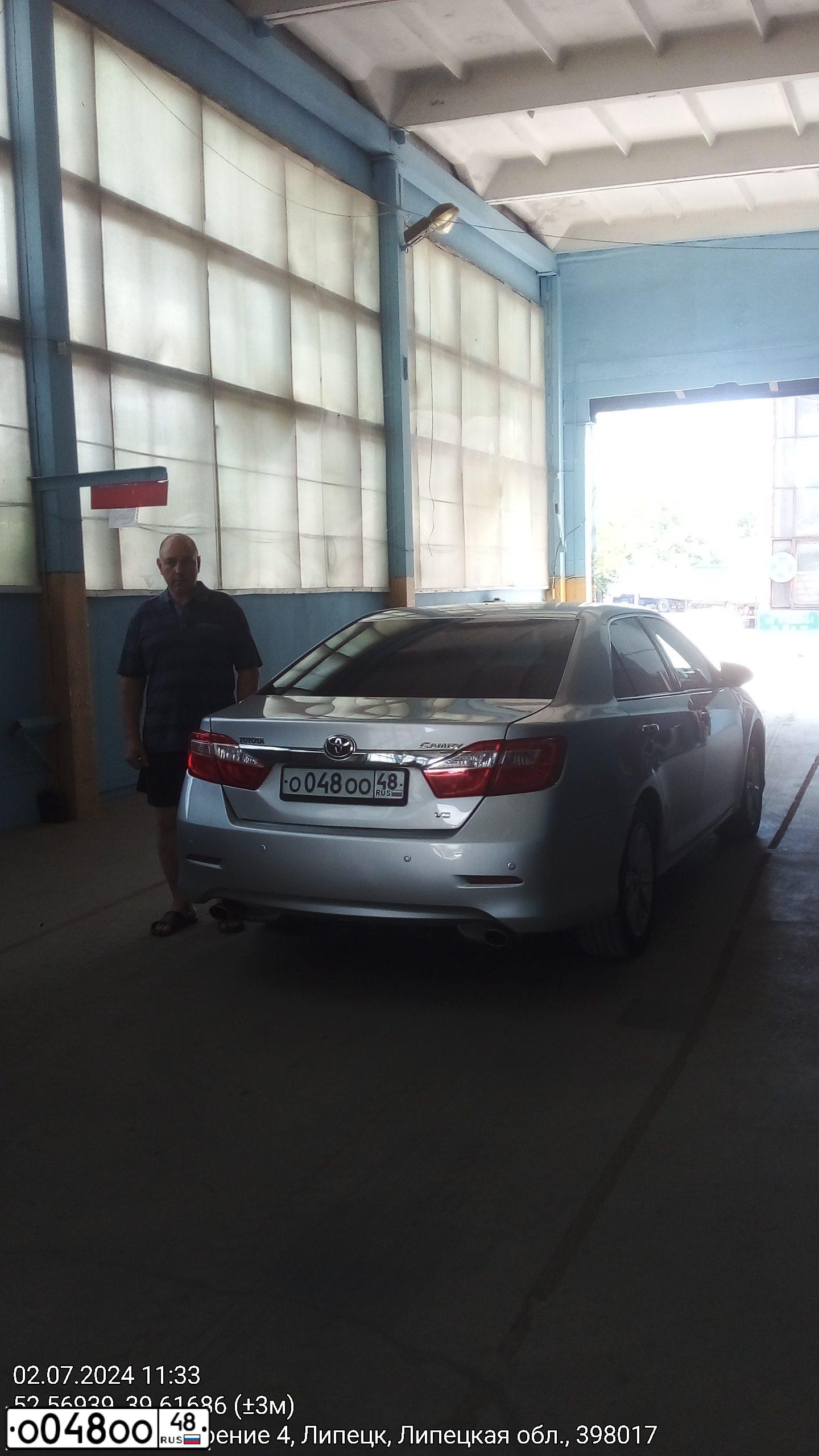 Фото автомобиля TOYOTA CAMRY, 2011 — госномер О048ОО48. Цвет: СВ-СЕРЕБРИСТЫЙ МЕТАЛЛ