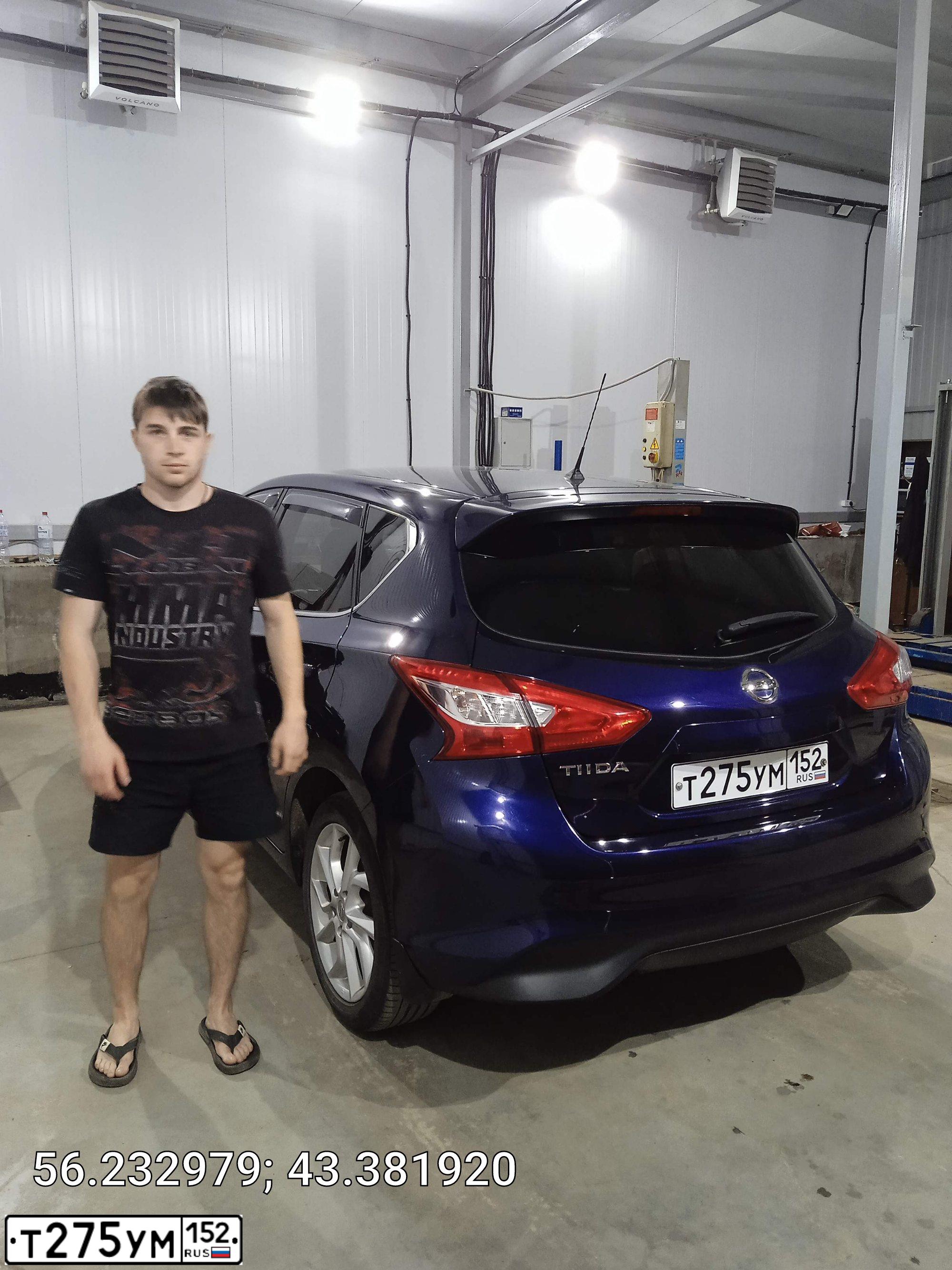 Фото автомобиля NISSAN TIIDA, 2015 — госномер Т275УМ152. Цвет: СИНИЙ