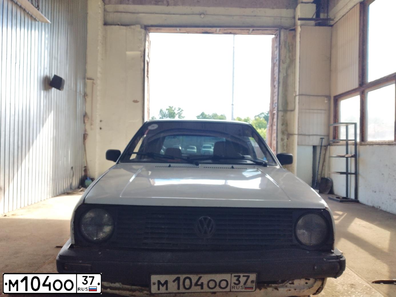 Фото автомобиля VOLKSWAGEN GOLF, 1988 — госномер О799УР50. Цвет: Серый