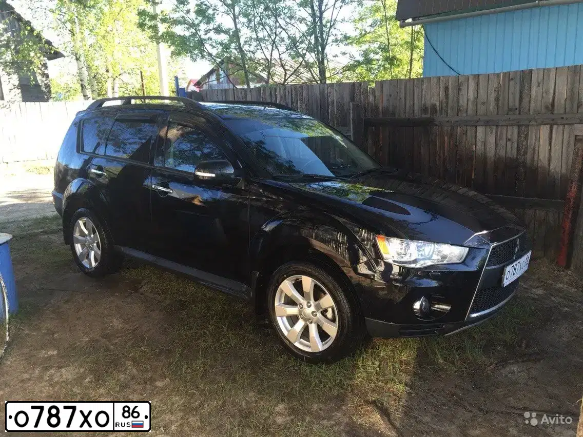 Фото автомобиля MITSUBISHI OUTLANDER, 2011 — госномер О787ХО86. Цвет: ЧЕРНЫЙ