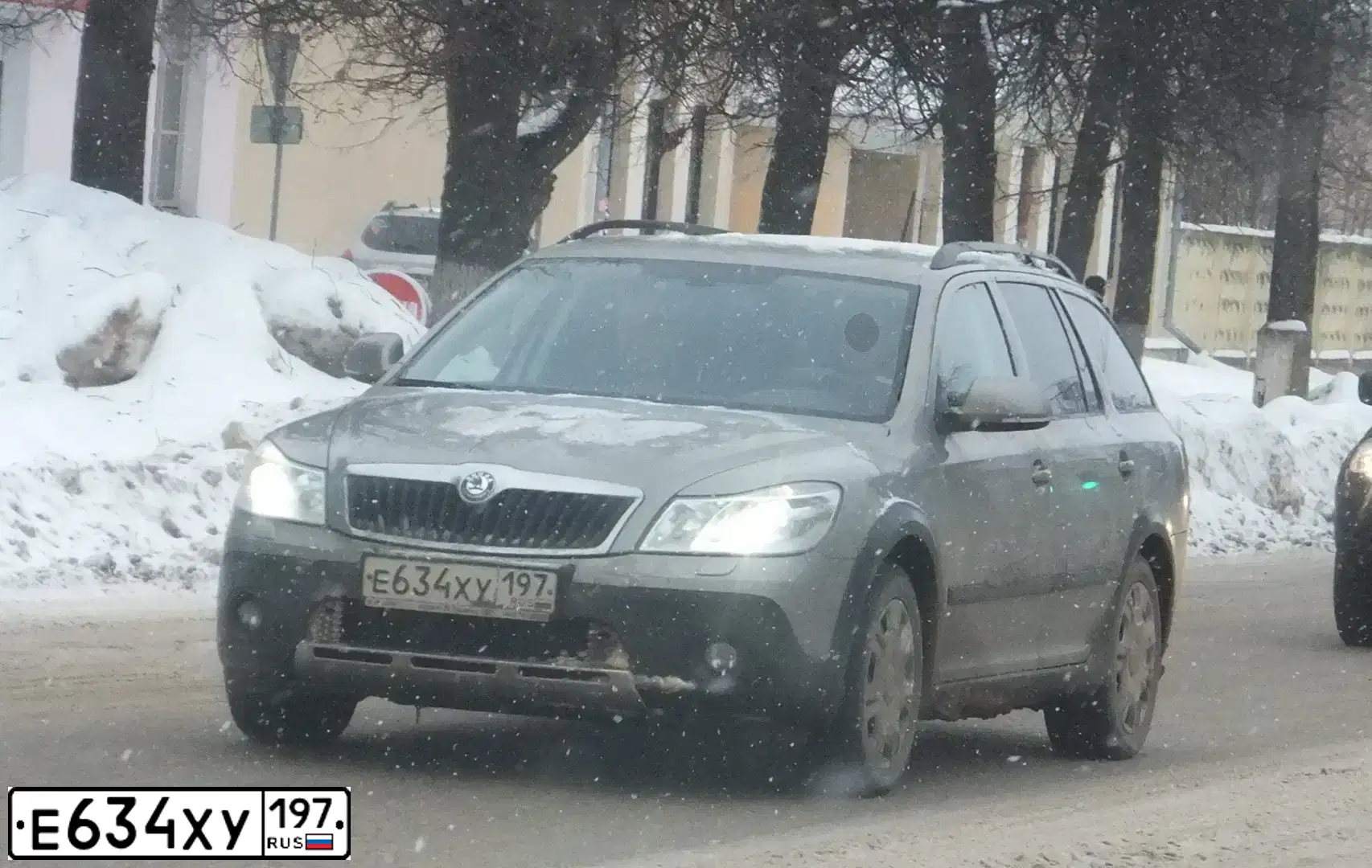 Фото автомобиля SKODA OCTAVIA, 2012 — госномер Е634ХУ197. Цвет: БЕЖЕВЫЙ